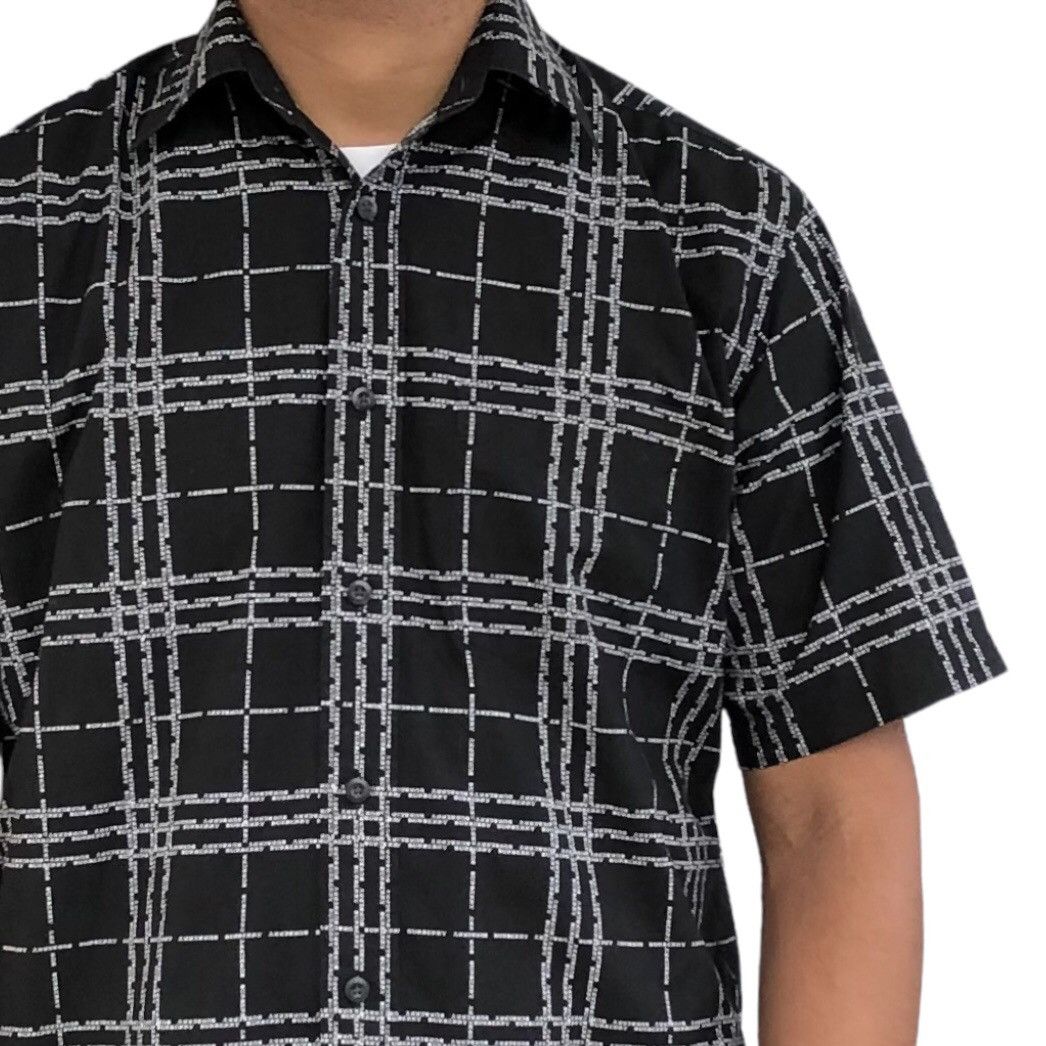 Burberry Authentic Burberry London Spell Out Over Print T-shirt Size US M / EU 48-50 / 2 - 2 Thumbnail