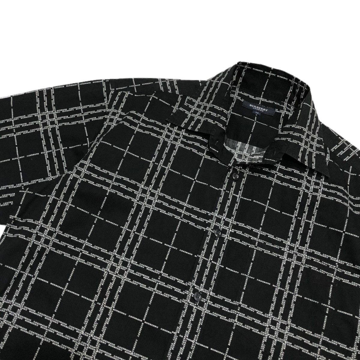 Burberry Authentic Burberry London Spell Out Over Print T-shirt Size US M / EU 48-50 / 2 - 11 Thumbnail