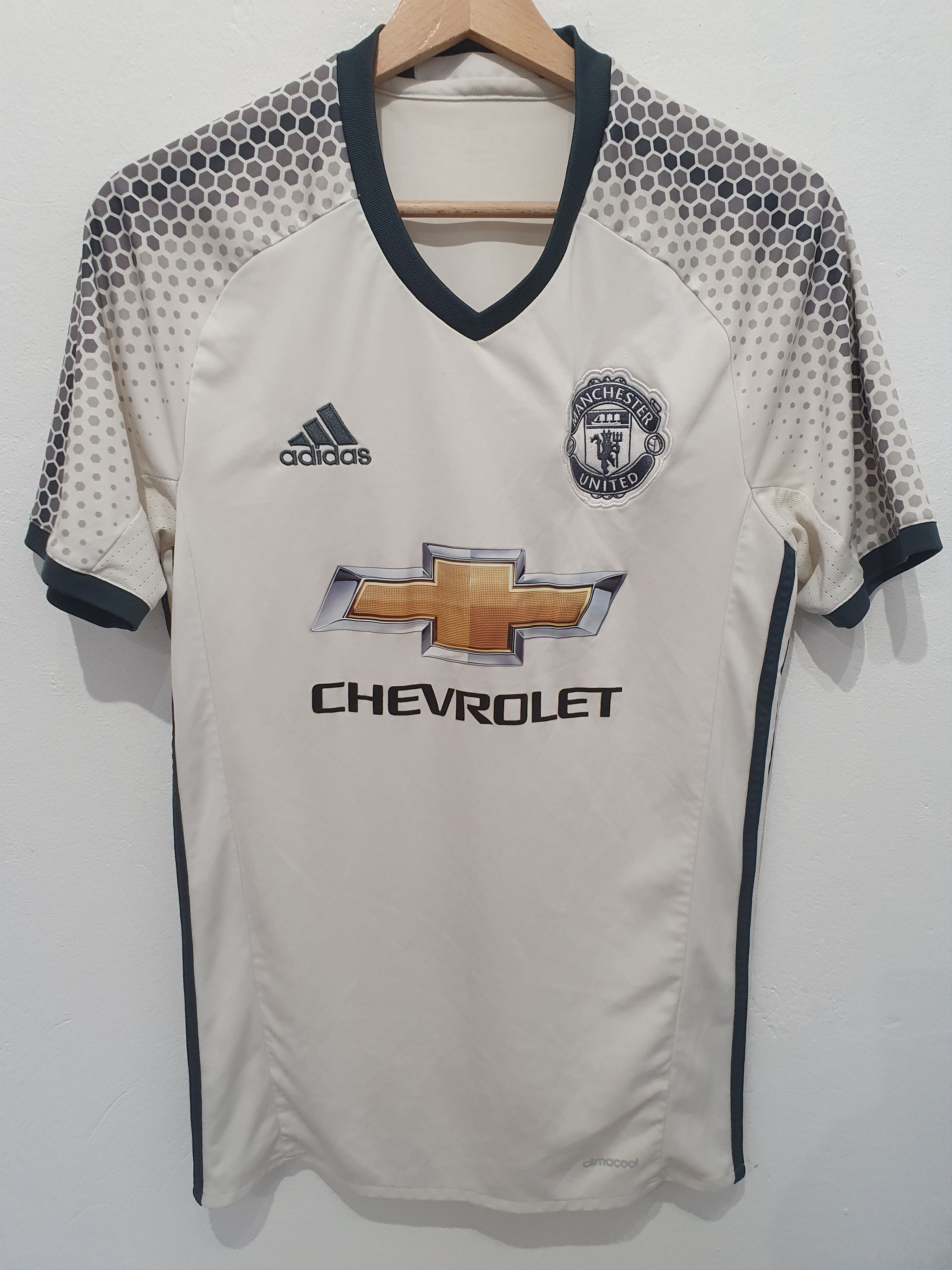 ADIDAS MANCHESTER UNITED SIZE S 2016 SOCCER jersey