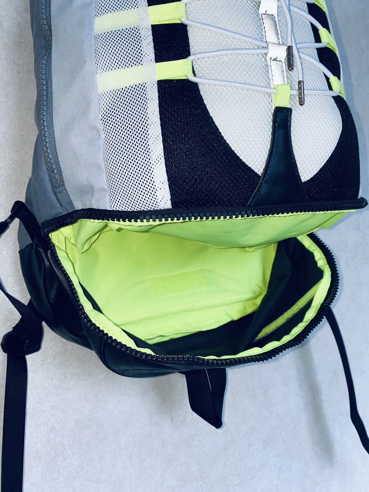 Nike × Supreme × atmos NikeLab Air Max95 Neon Backpack Tn 2015 Size ONE SIZE - 7 Thumbnail