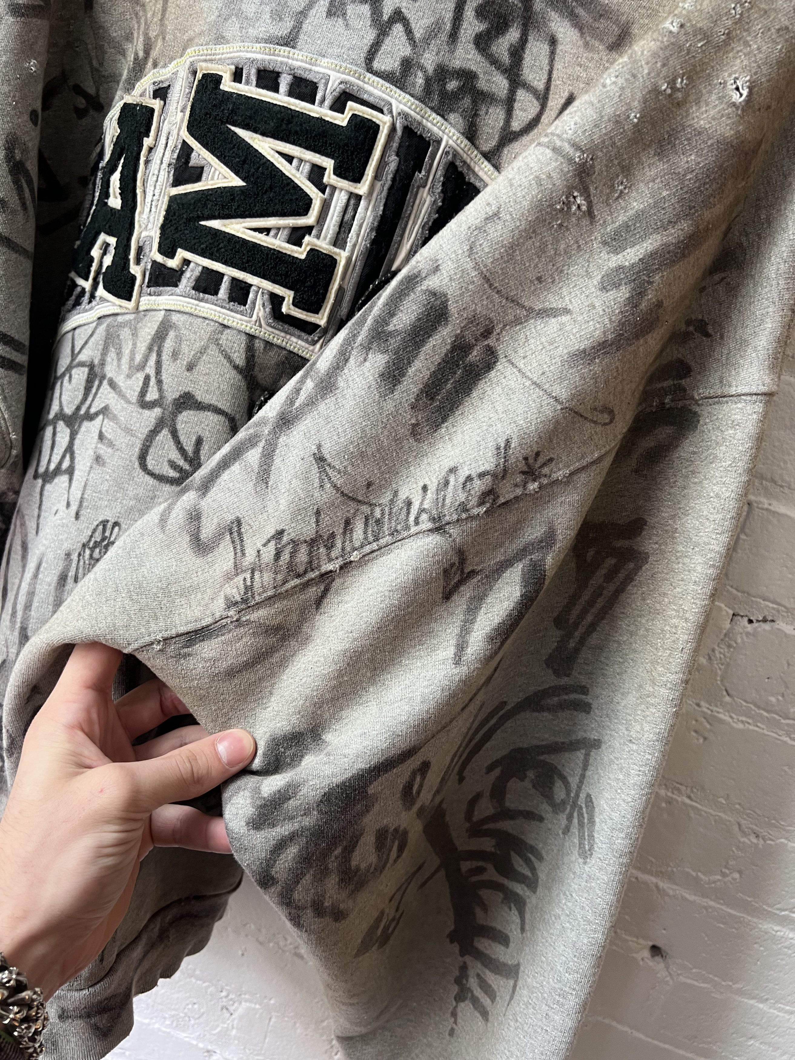 Balenciaga Balenciaga Graffiti THRASHED Runway Hoodie Size US M / EU 48-50 / 2 - 13 Thumbnail