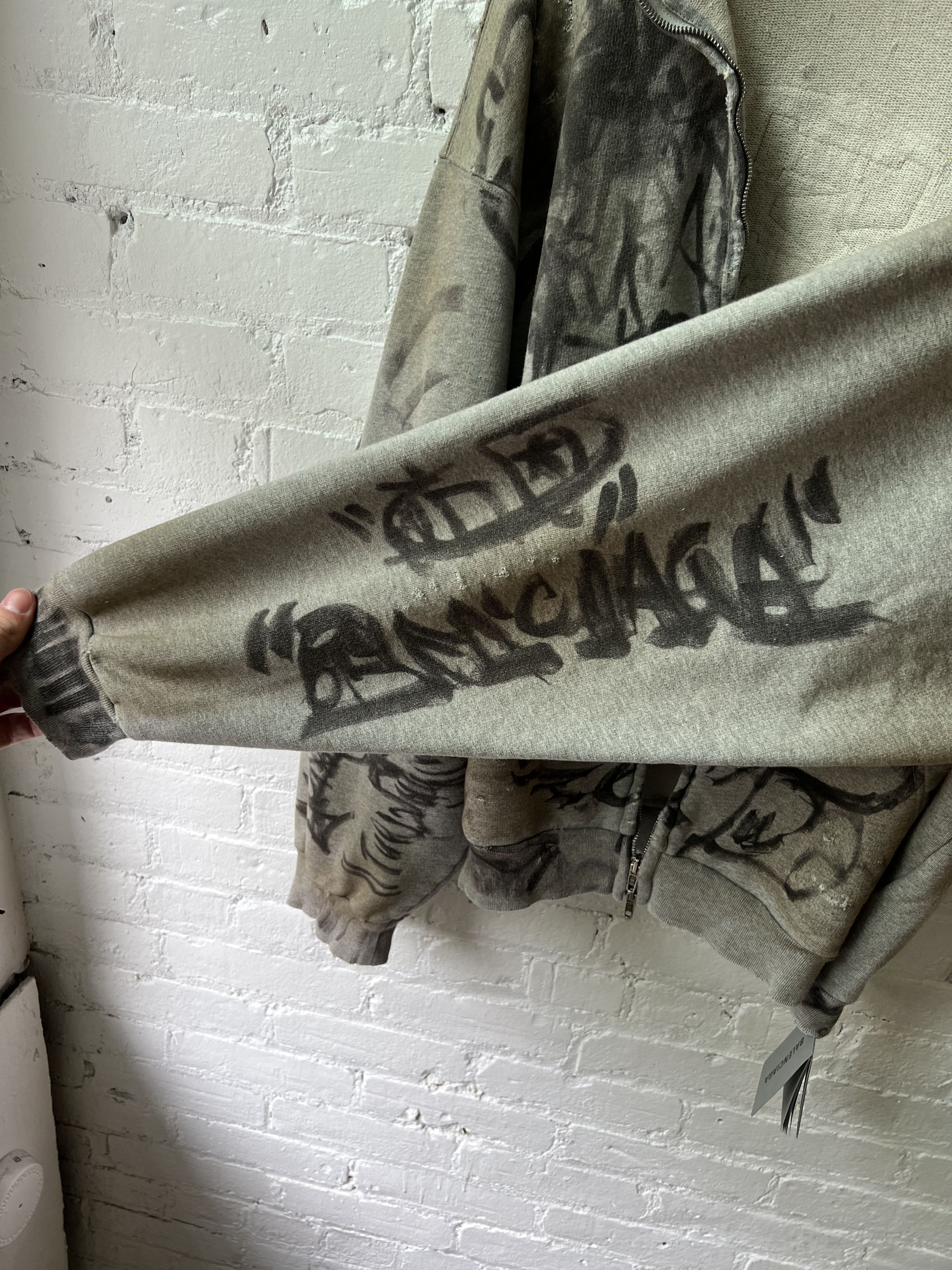 Balenciaga Balenciaga Graffiti THRASHED Runway Hoodie Size US M / EU 48-50 / 2 - 7 Thumbnail