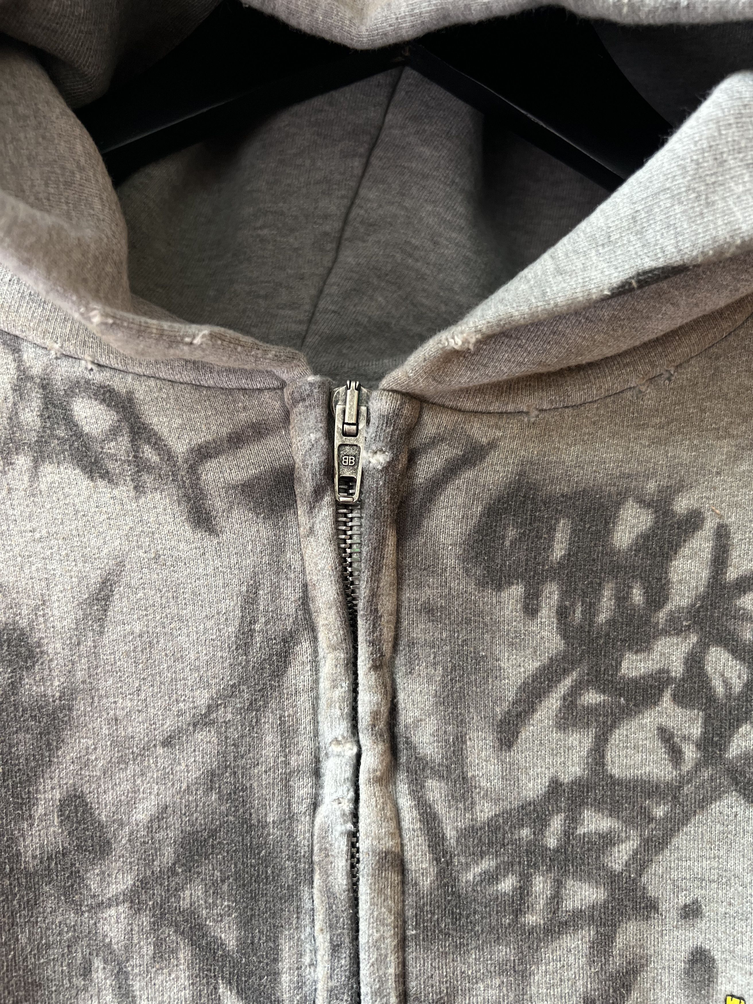Balenciaga Balenciaga Graffiti THRASHED Runway Hoodie Size US M / EU 48-50 / 2 - 5 Thumbnail