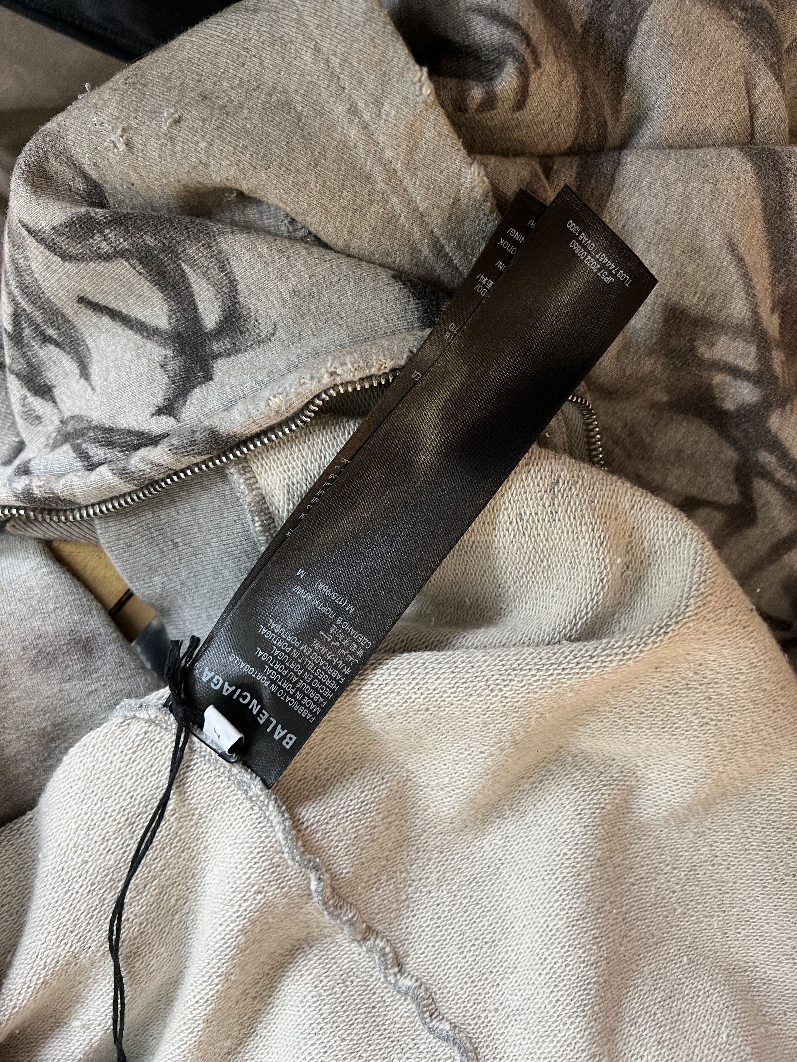 Balenciaga Balenciaga Graffiti THRASHED Runway Hoodie Size US M / EU 48-50 / 2 - 15 Thumbnail