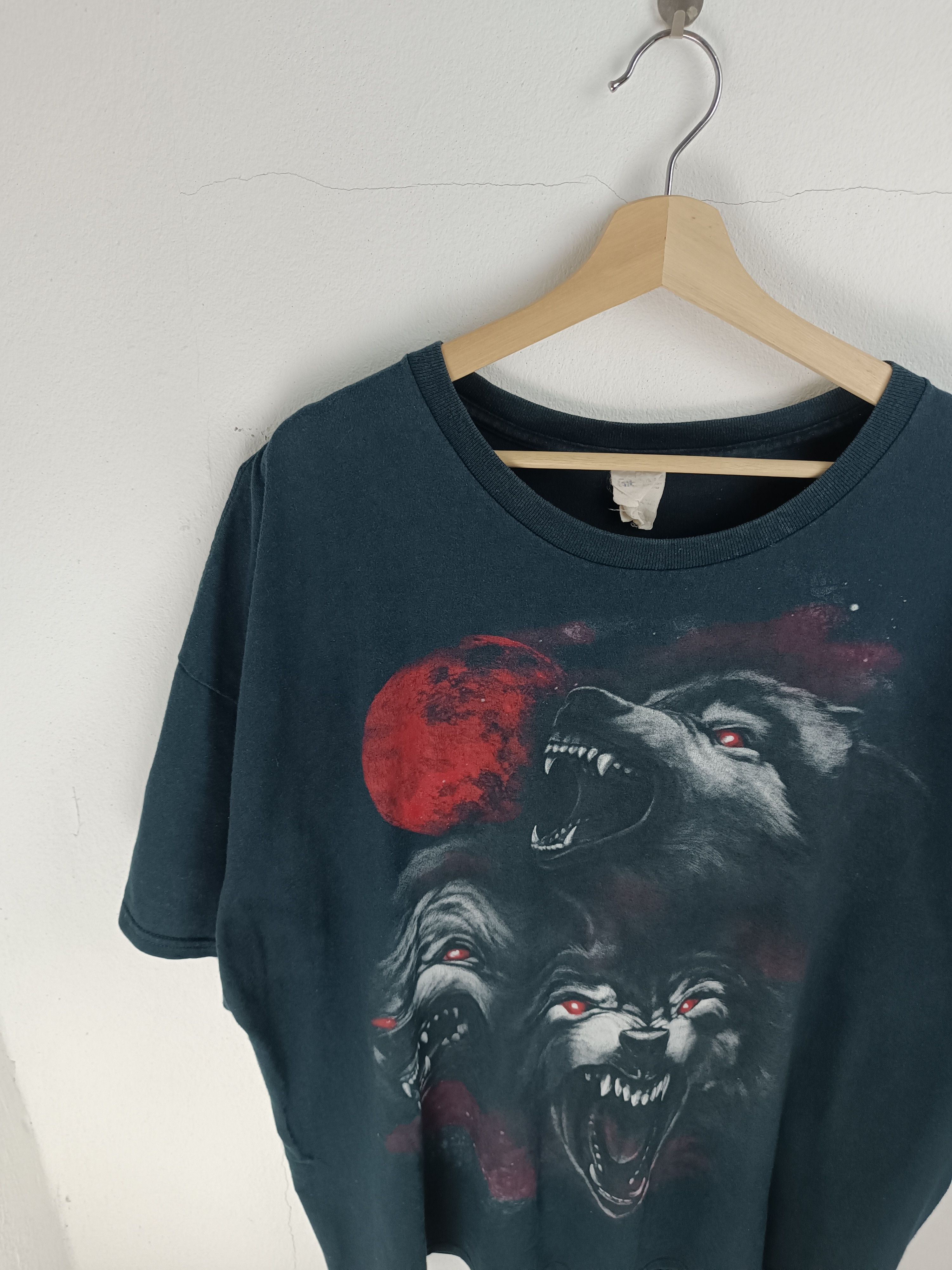 Vintage VINTAGE RED MOON WOLVES OVP HORROR ANIMAL PETS TEE Size US XXL / EU 58 / 5 - 7 Thumbnail