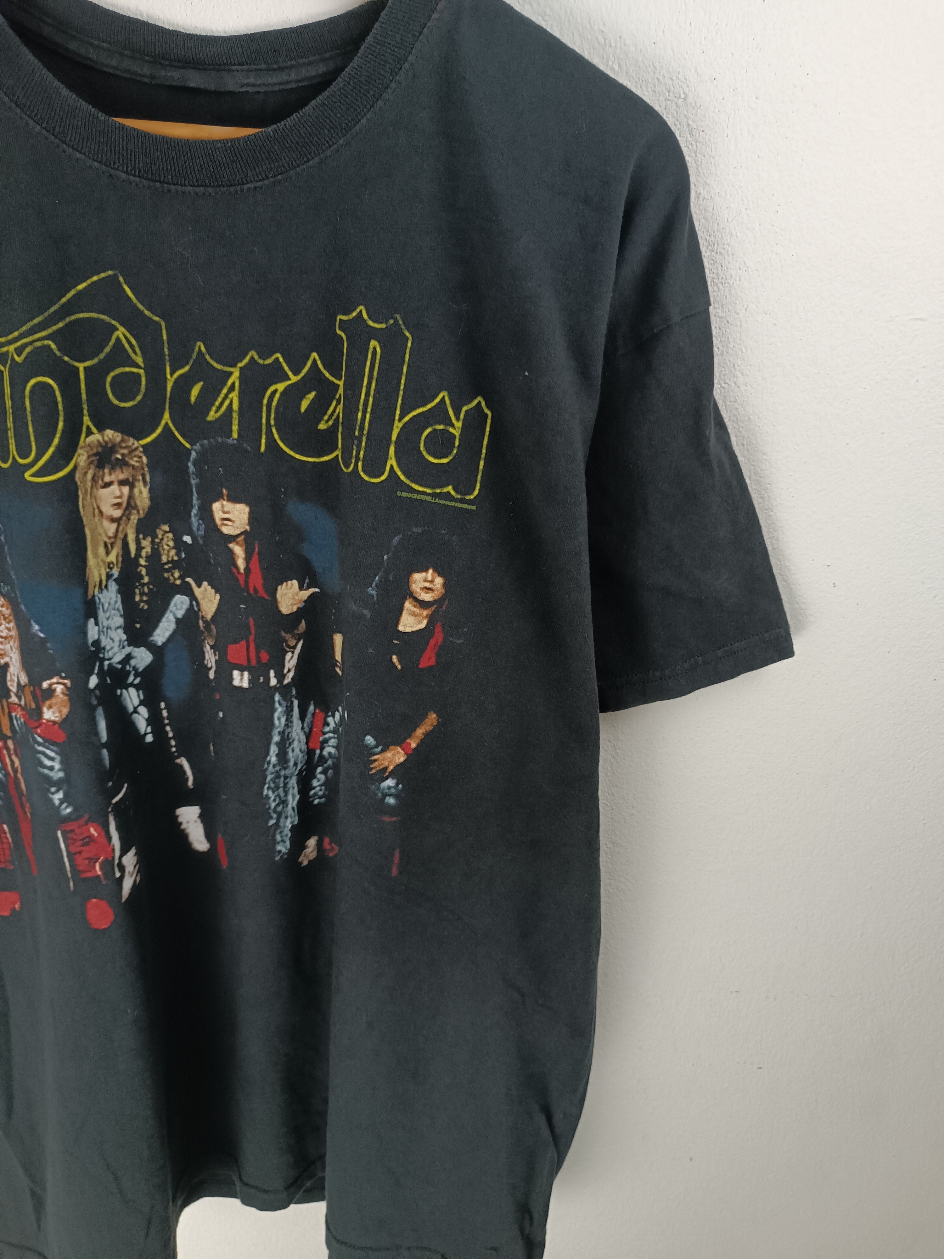 Band Tees VINTAGE CINDERELLA GLAM ROCK TWISTED METAL BOOTLEG TEE Size US L / EU 52-54 / 3 - 5 Thumbnail