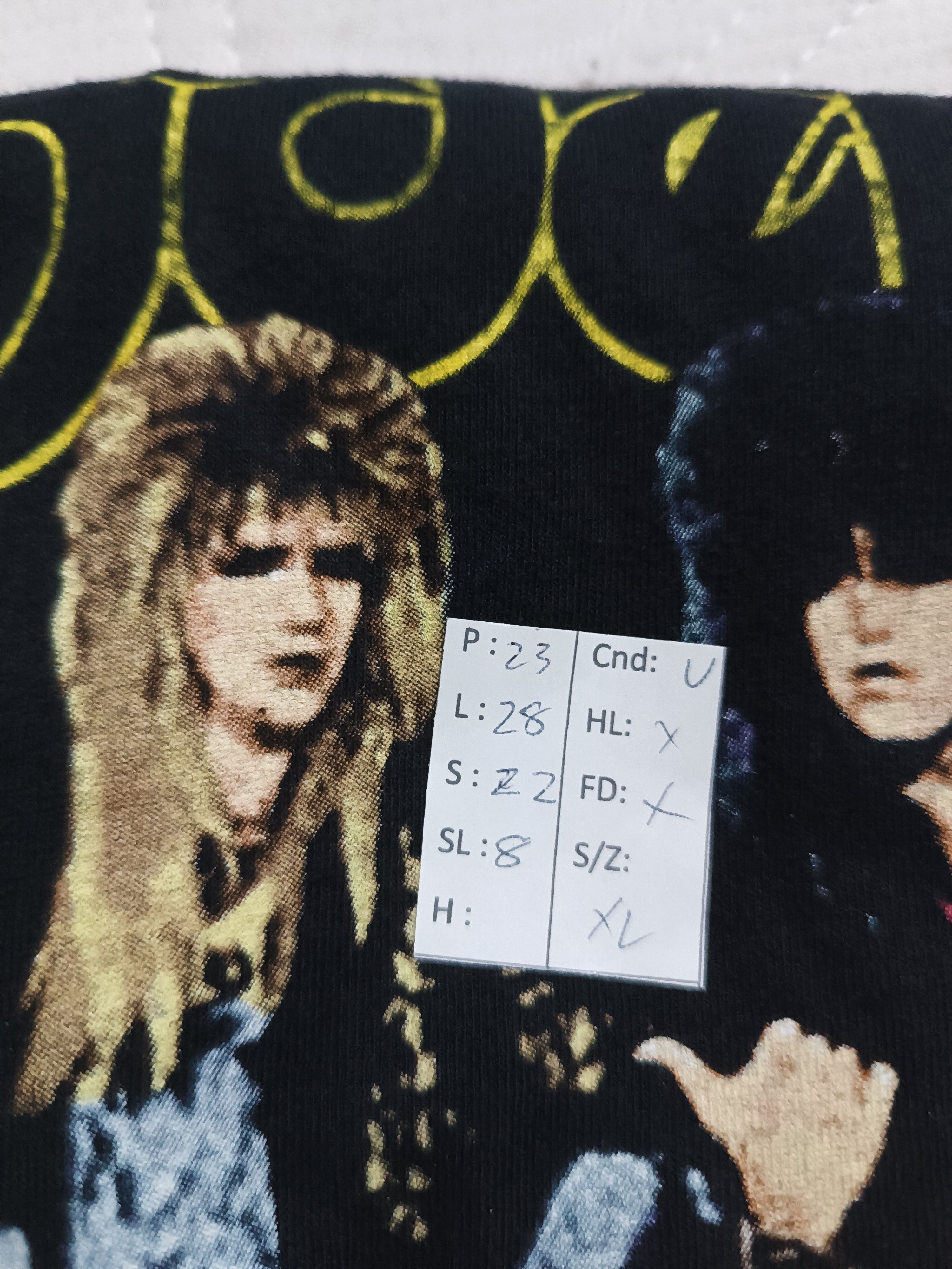Band Tees VINTAGE CINDERELLA GLAM ROCK TWISTED METAL BOOTLEG TEE Size US L / EU 52-54 / 3 - 7 Thumbnail