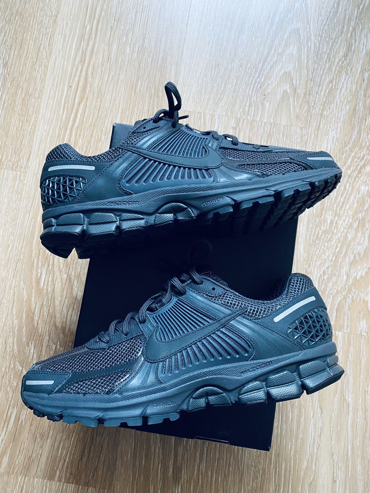 Nike NikeLab Air Zoom Vomero5 Size US 10.5 / EU 43-44 - 11 Thumbnail