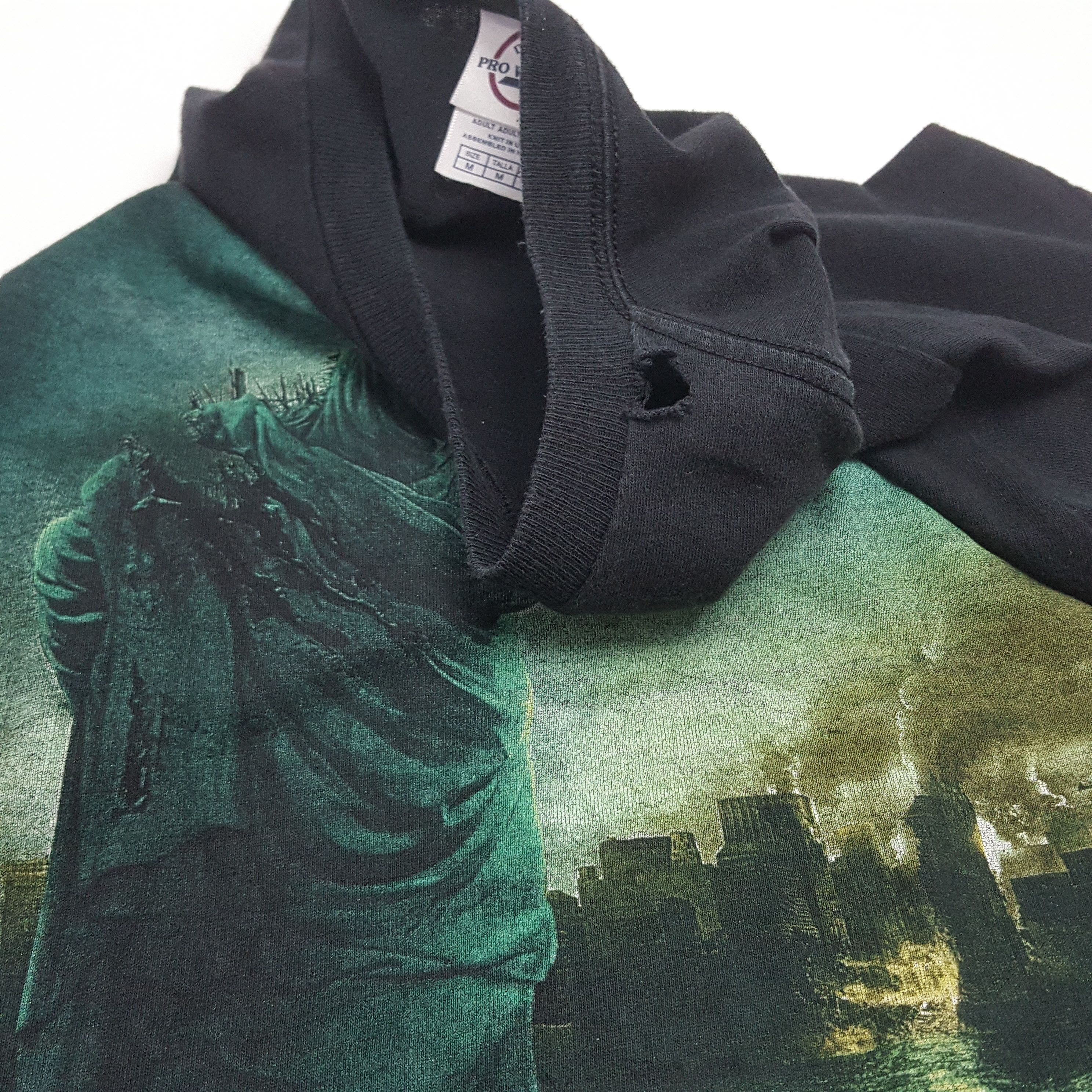 Vintage Vintage CLOVERFILED American Monster Horror Film T-Shirt Size US M / EU 48-50 / 2 - 6 Thumbnail