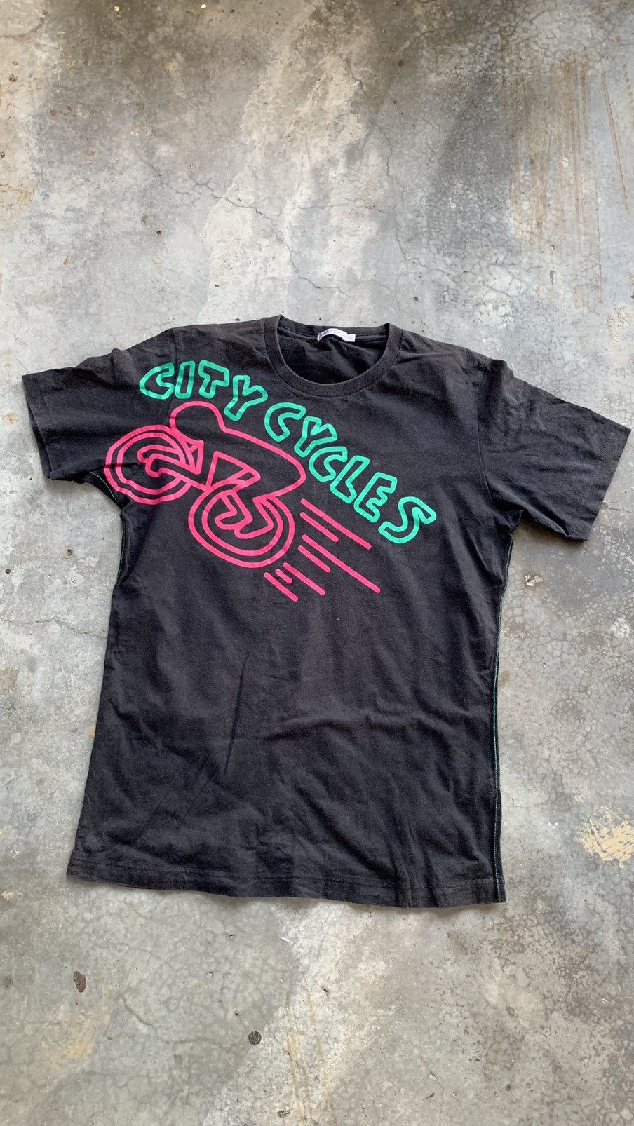 Uniqlo Uniqlo Keith Haring Faded Tshirt Size US M / EU 48-50 / 2 - 1 Thumbnail
