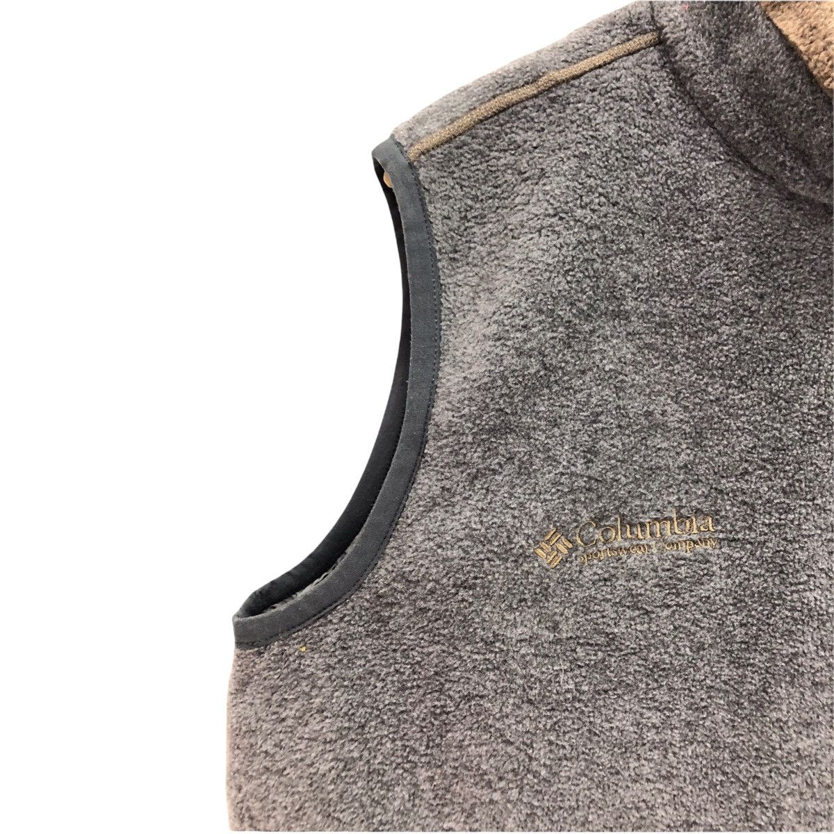 Columbia Vintage Columbia Small Logo Vest Jacket Size US L / EU 52-54 / 3 - 3 Thumbnail