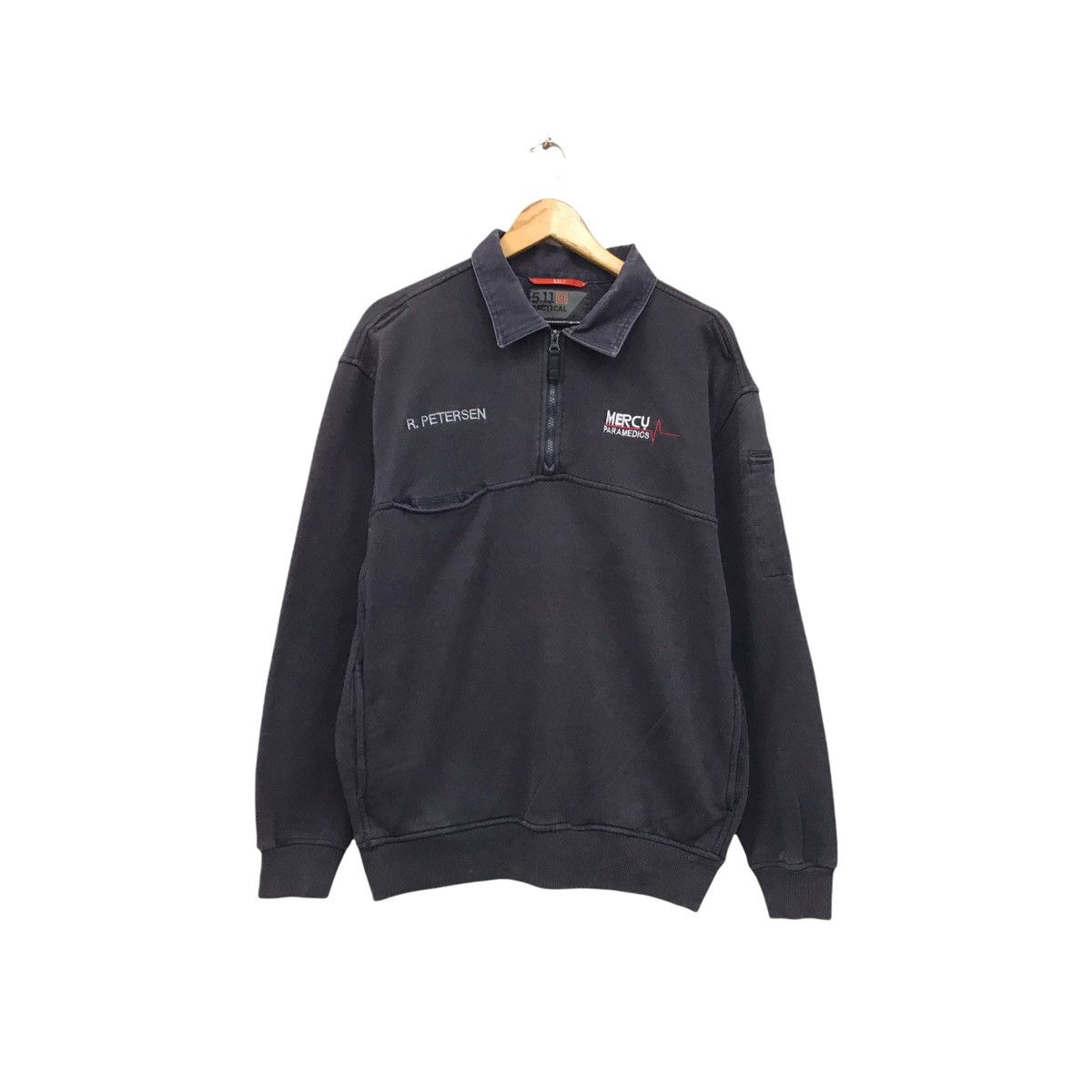Vintage Vintage Mercy Paramedics Small Logo Sweatshirt Size US L / EU 52-54 / 3 - 1 Thumbnail