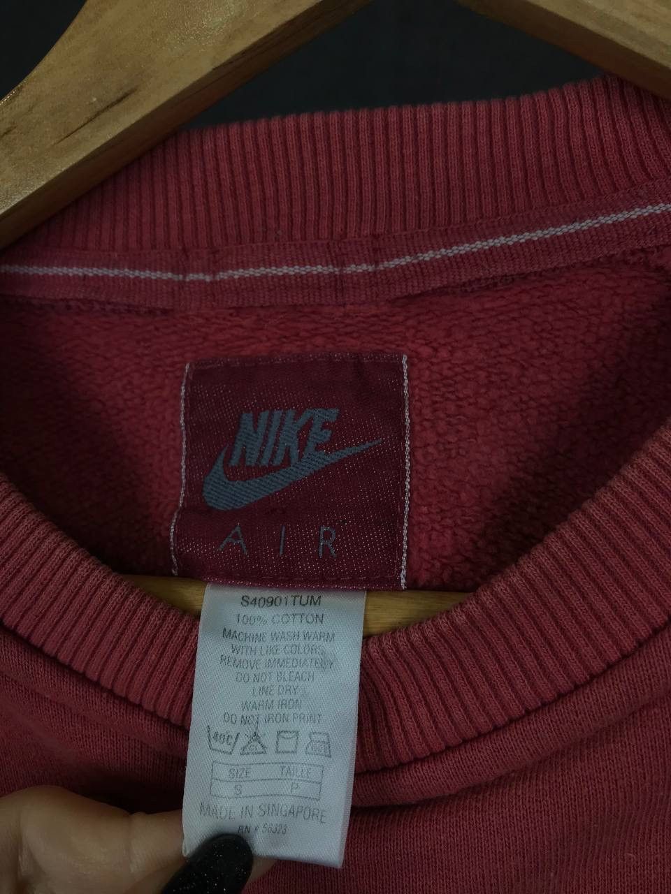 Nike Nike Air swoosh streetwear vintage center logo sweatshirt Size US S / EU 44-46 / 1 - 3 Thumbnail