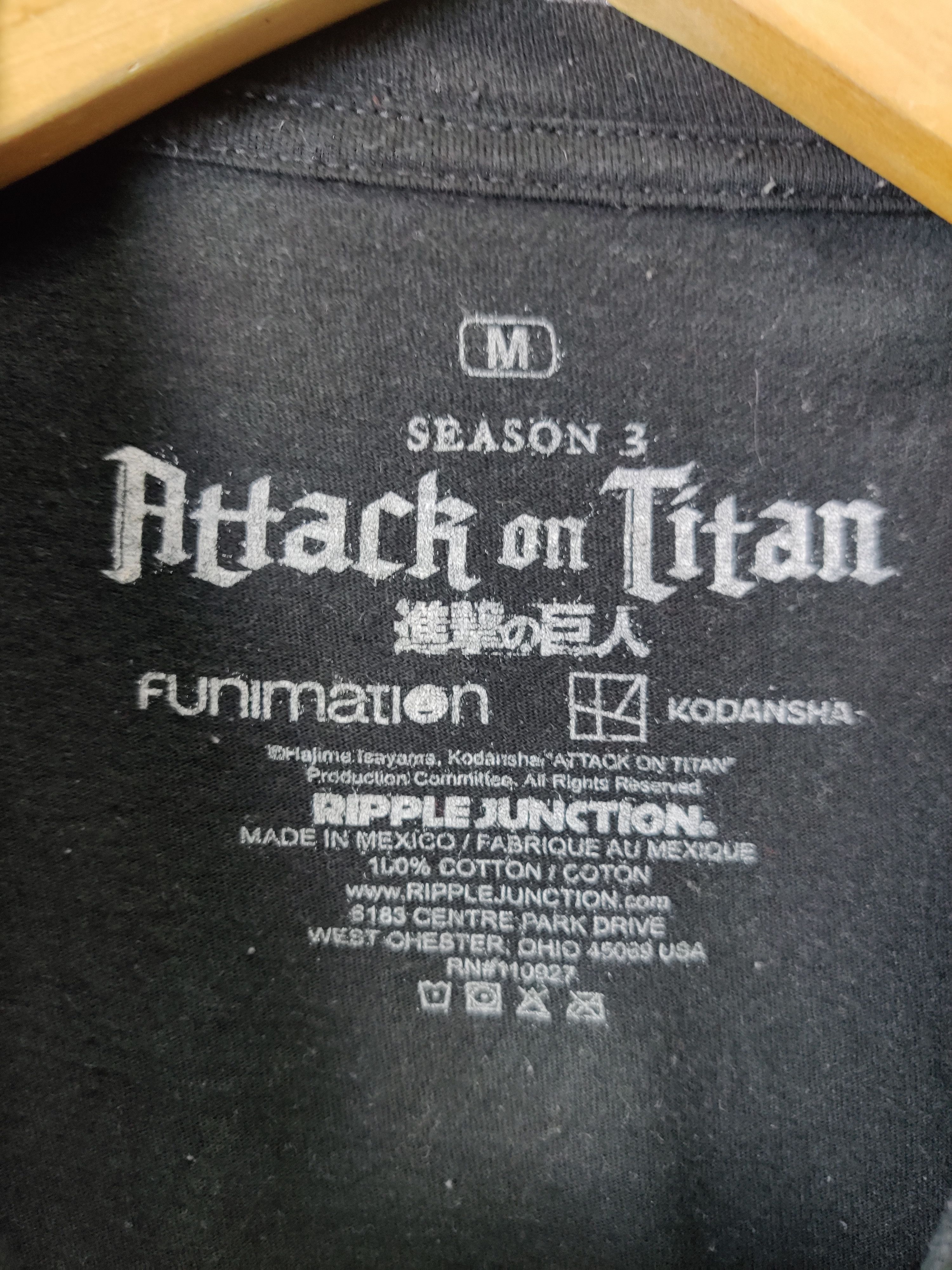 Anime Vintage Attack On Titan Japan Anime Tee Tshirt Size US M / EU 48-50 / 2 - 7 Thumbnail