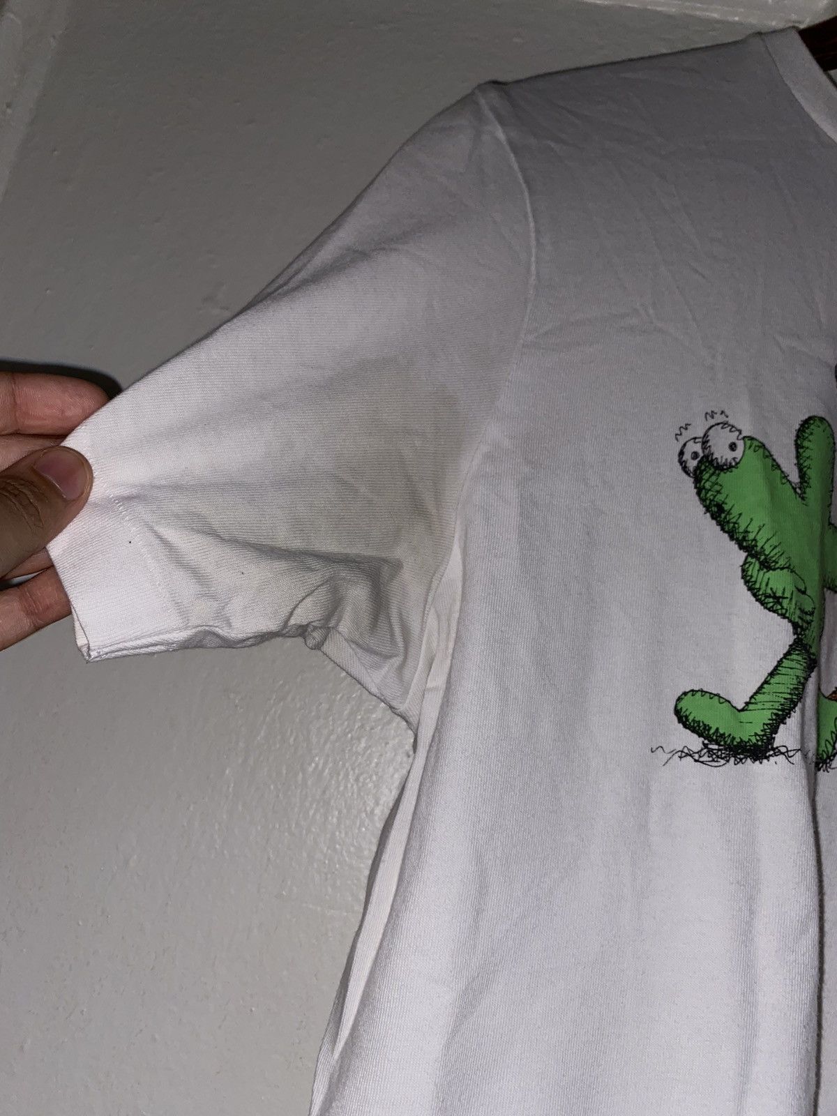 Kaws Kaws 2016 Uniqlo Original Fake Spellout Tee Size US M / EU 48-50 / 2 - 2 Thumbnail
