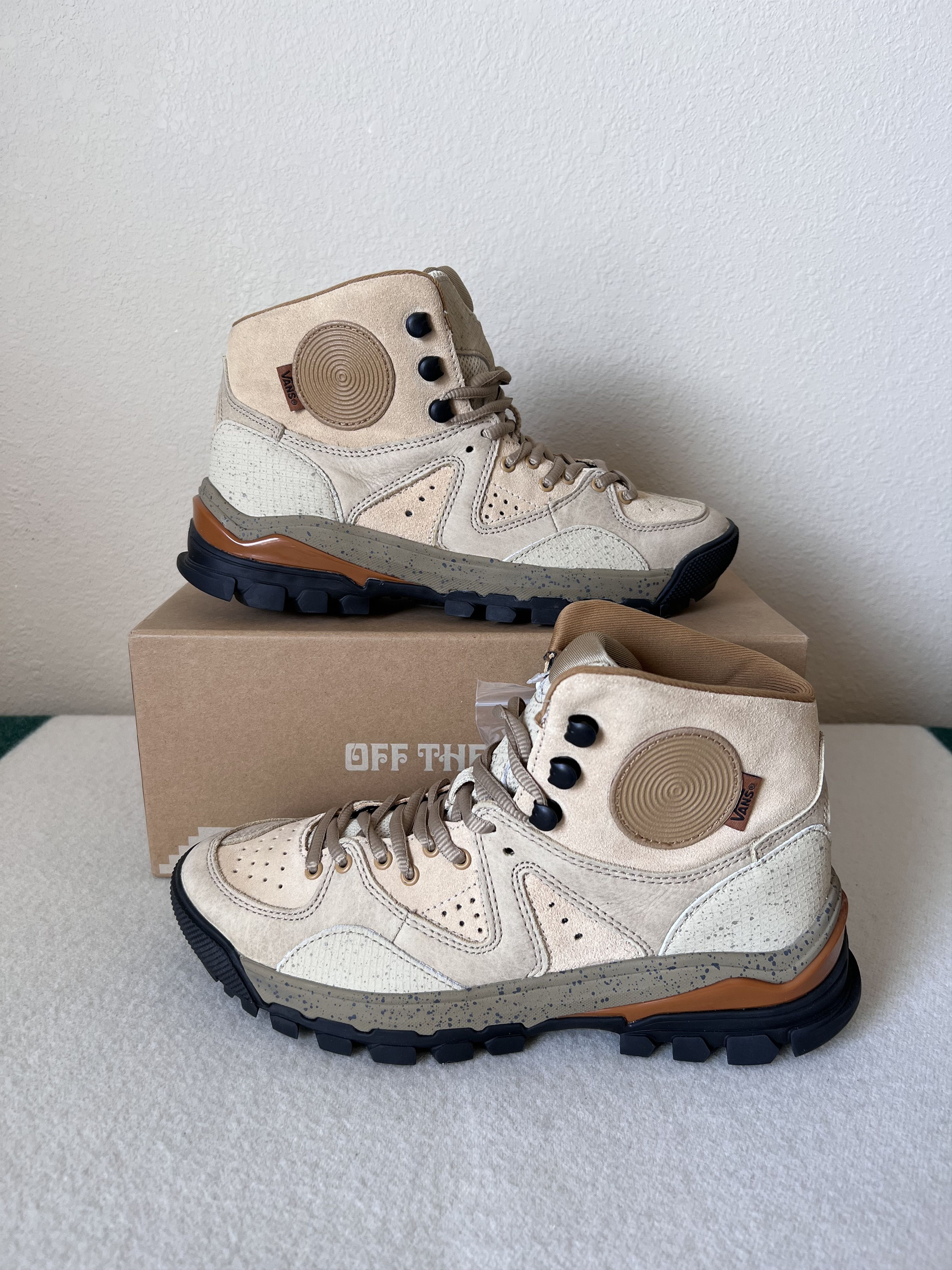 Taka Hayashi × Vans Vans Taka Hayashi Amazon Trail Lx High in Beige Size US 8 / EU 41 - 2 Thumbnail