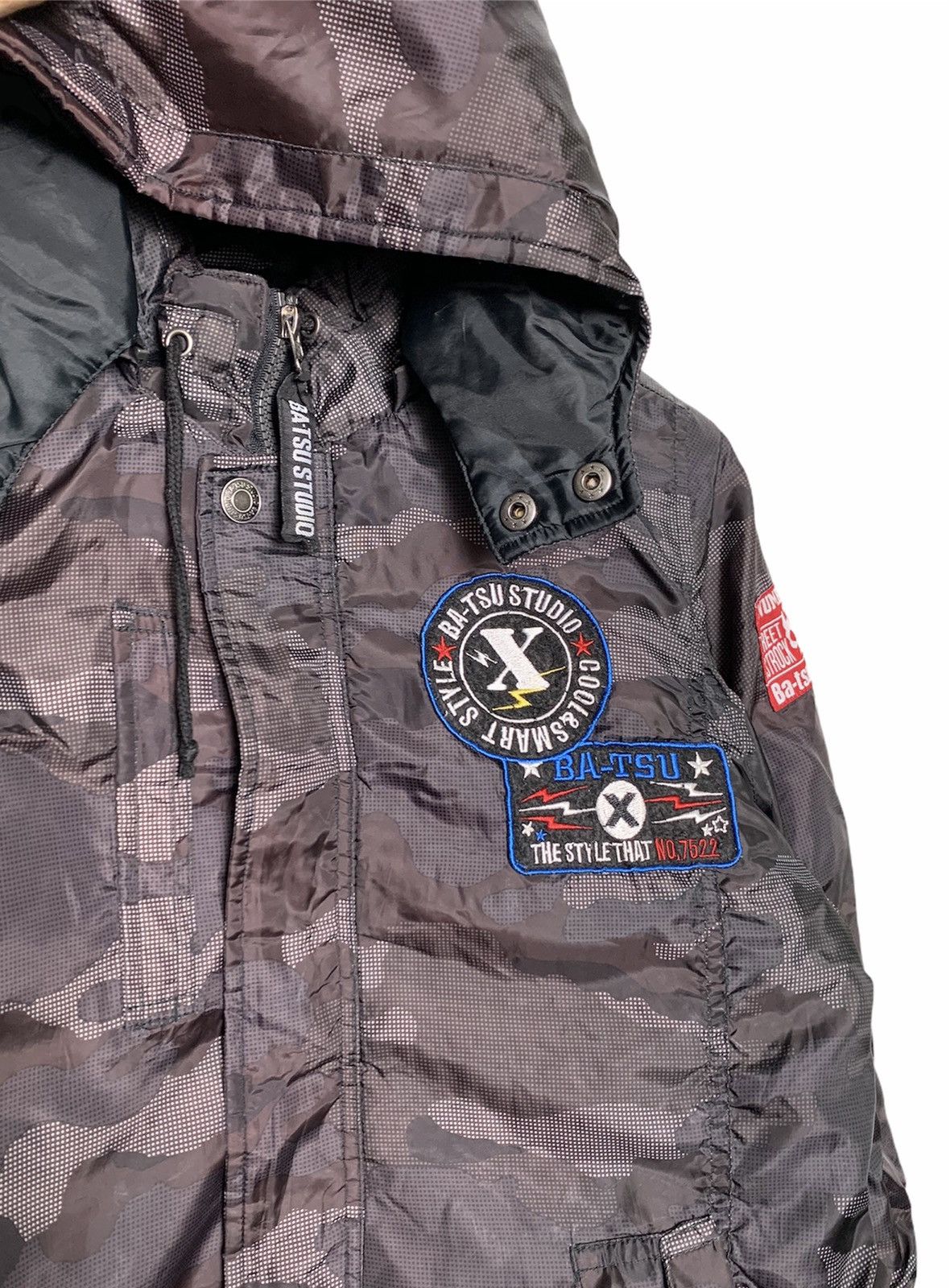 Japanese Brand Batsu Studio Patches Camouflage Winter Hoodie Jacket Size US S / EU 44-46 / 1 - 2 Thumbnail