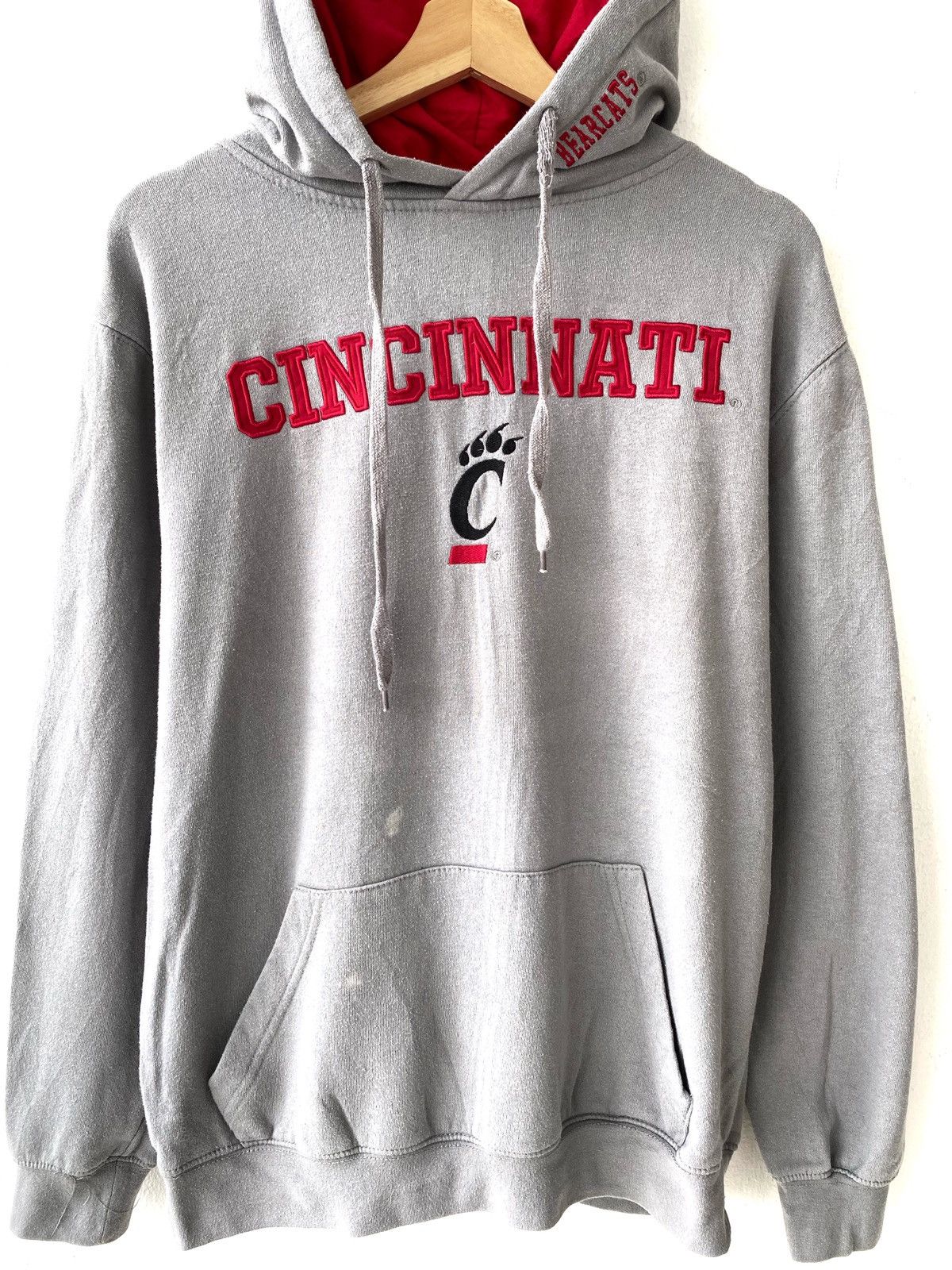 Vintage Cincinnati Bearcats Embroidered Spellout Pullover Hoodies Size US M / EU 48-50 / 2 - 2 Thumbnail