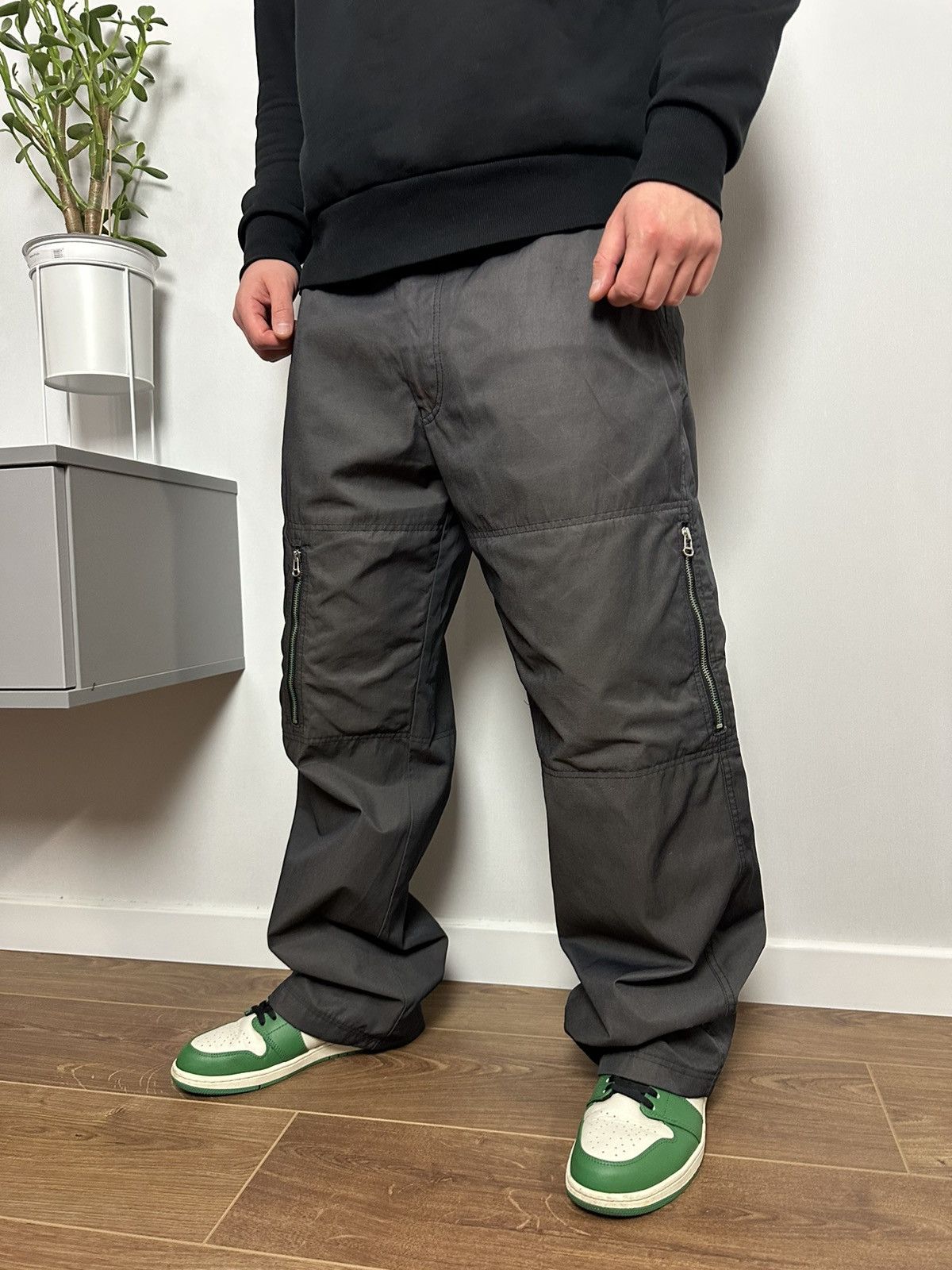 Hugo Boss × Vintage Vintage Boss Avant-garde Style Zip Pocket Loose Pants Size US 34 / EU 50 - 2 Thumbnail
