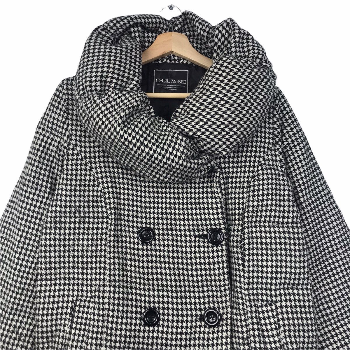 Vintage CECIL MCBEE Check Black White Puffer Coat Jacket Size US S / EU 44-46 / 1 - 3 Thumbnail