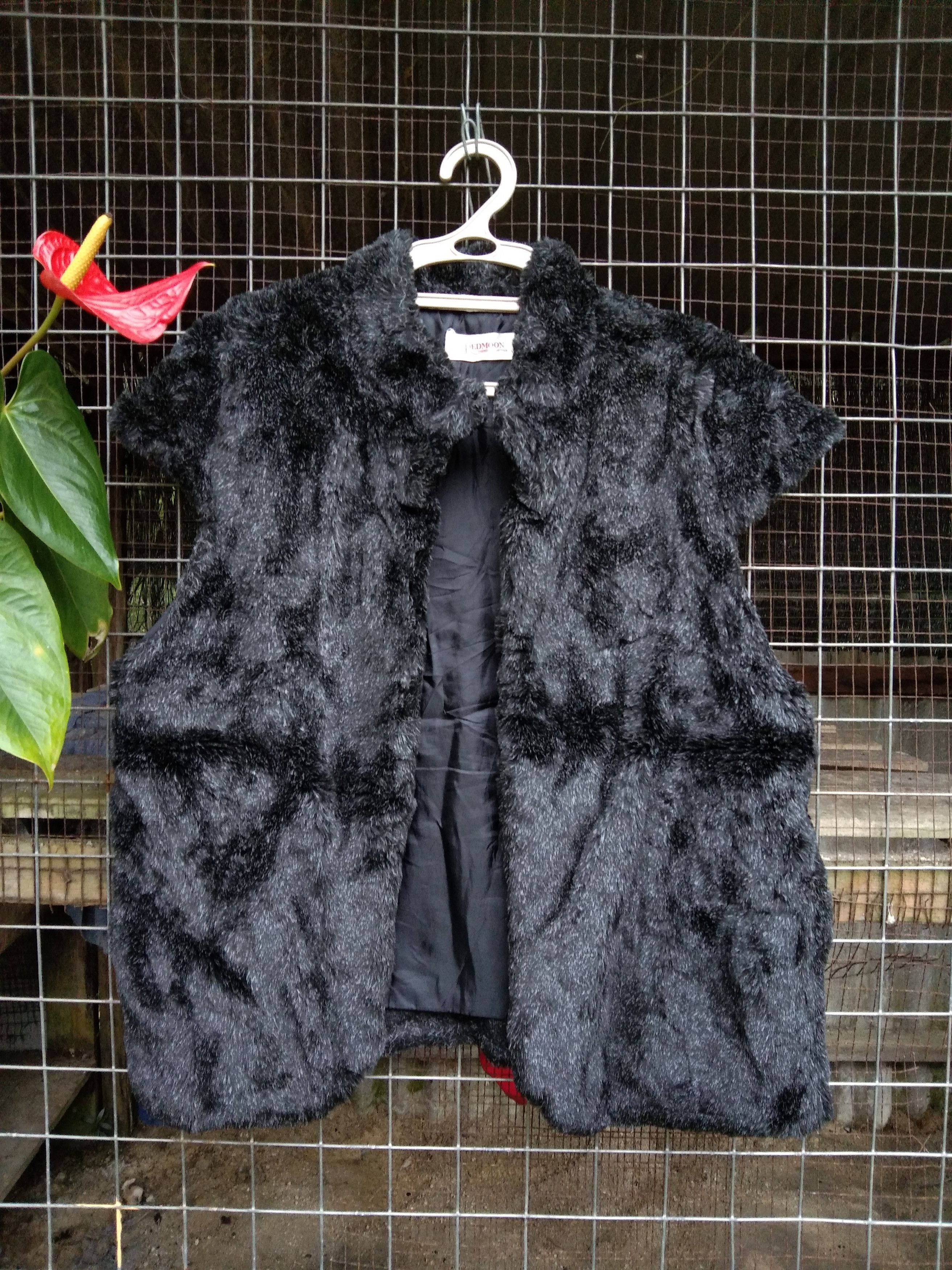 Redmoon VINTAGE REDMOON FAUX FUR VEST JACKET Size M / US 6-8 / IT 42-44 - 1 Thumbnail