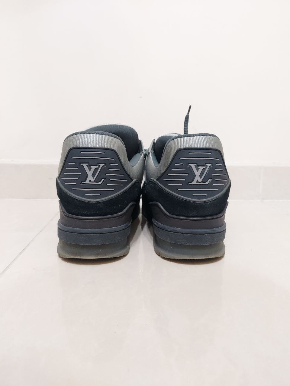 Louis Vuitton Grey Black Trainer Sneaker Low Size US 10.5 / EU 43-44 - 4 Thumbnail