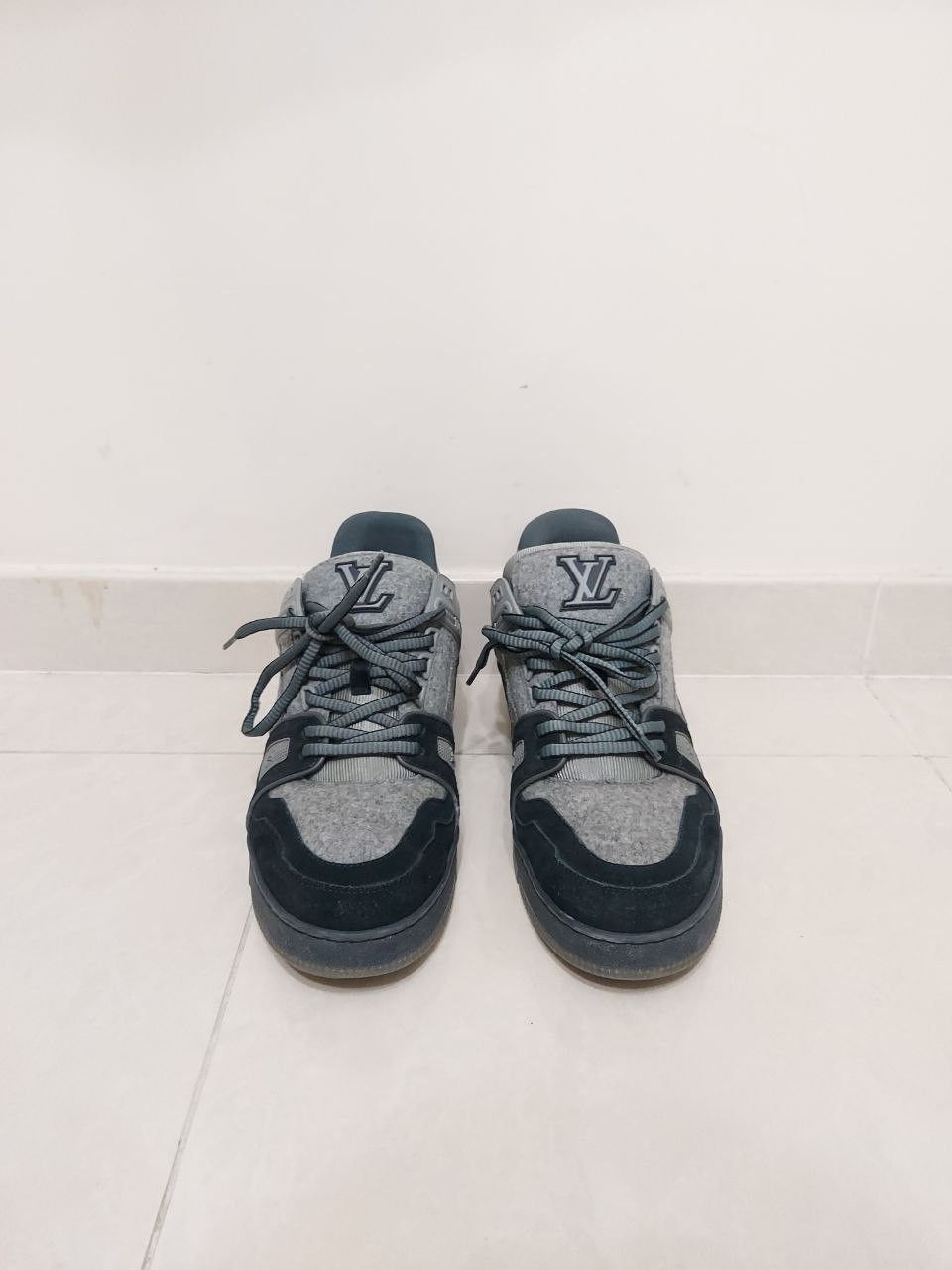 Louis Vuitton Grey Black Trainer Sneaker Low Size US 10.5 / EU 43-44 - 2 Thumbnail