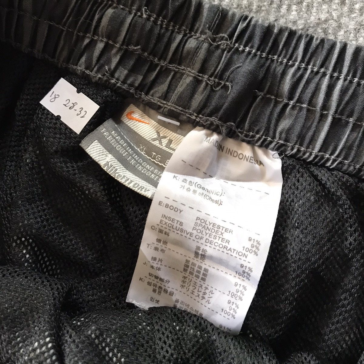 Nike × Vintage NIKE WINDBREAKER SHORT PANTS Size US 32 / EU 48 - 10 Thumbnail