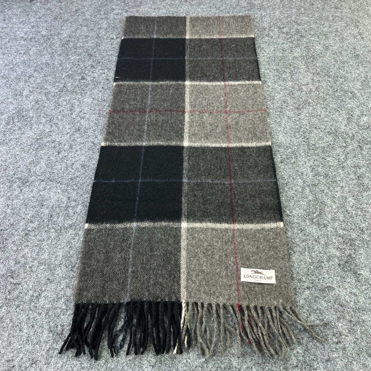 Longchamp Scarf / Muffler / Neckwear T534
