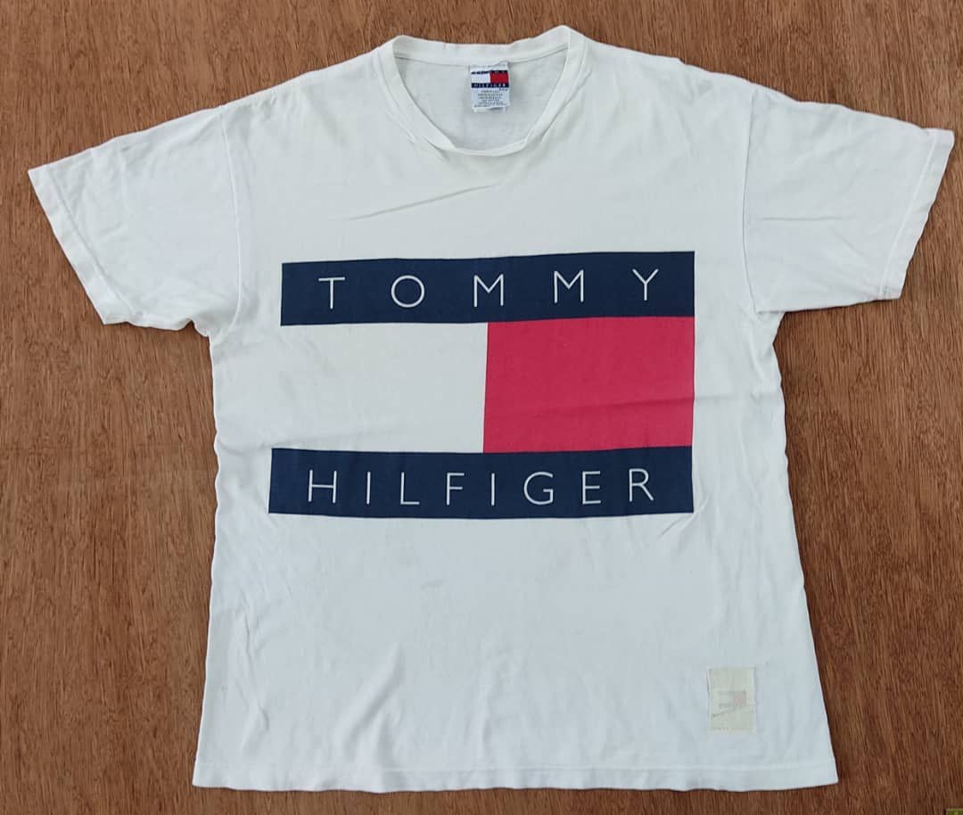 Tommy Hilfiger × Vintage vintage tee TOMMY HILFIGER 90s big logo A32 Size US M / EU 48-50 / 2 - 1 Thumbnail