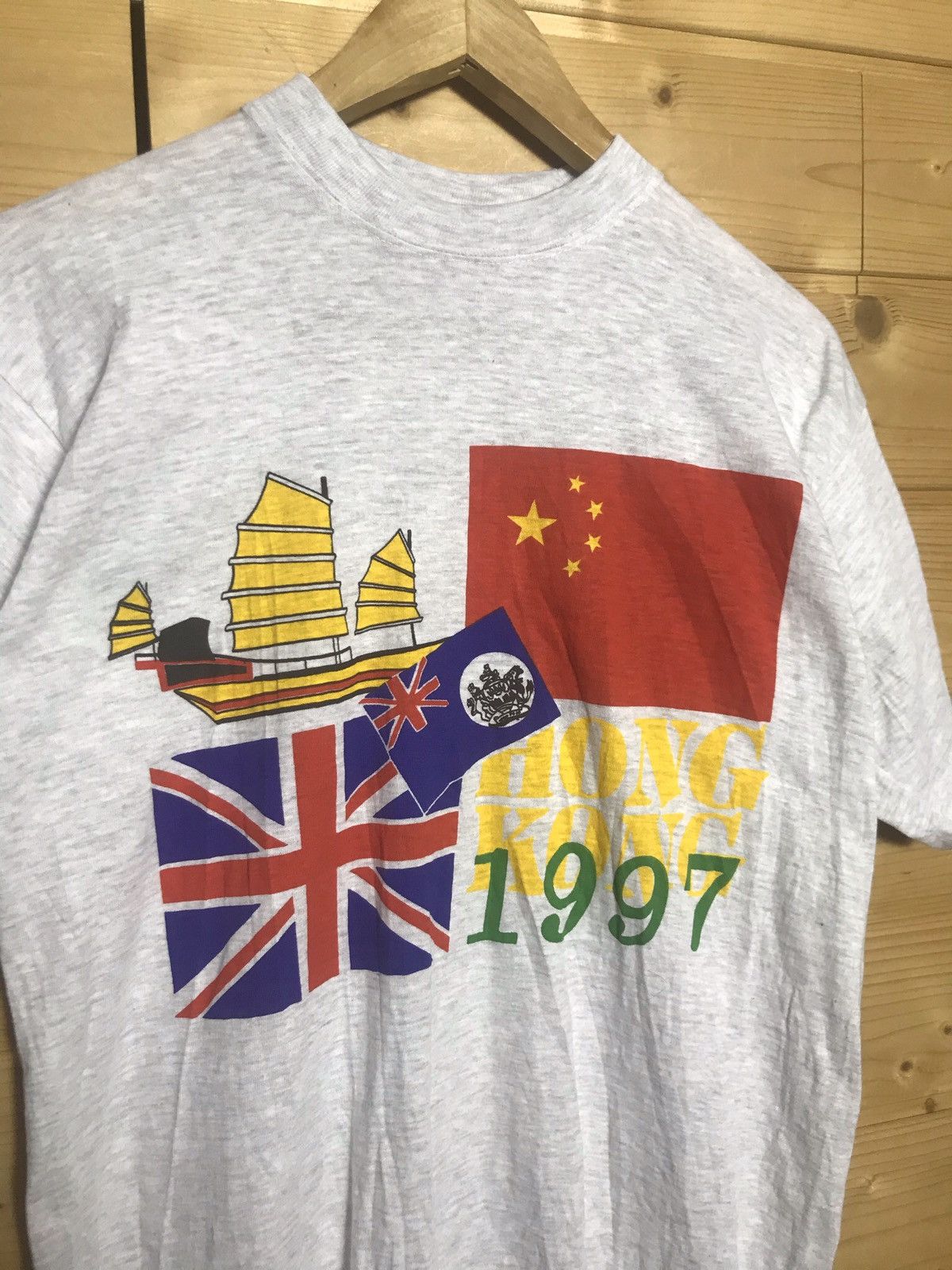 Vintage 1997 Vintage 90s Hong Kong t-shirt Size US M / EU 48-50 / 2 - 2 Thumbnail