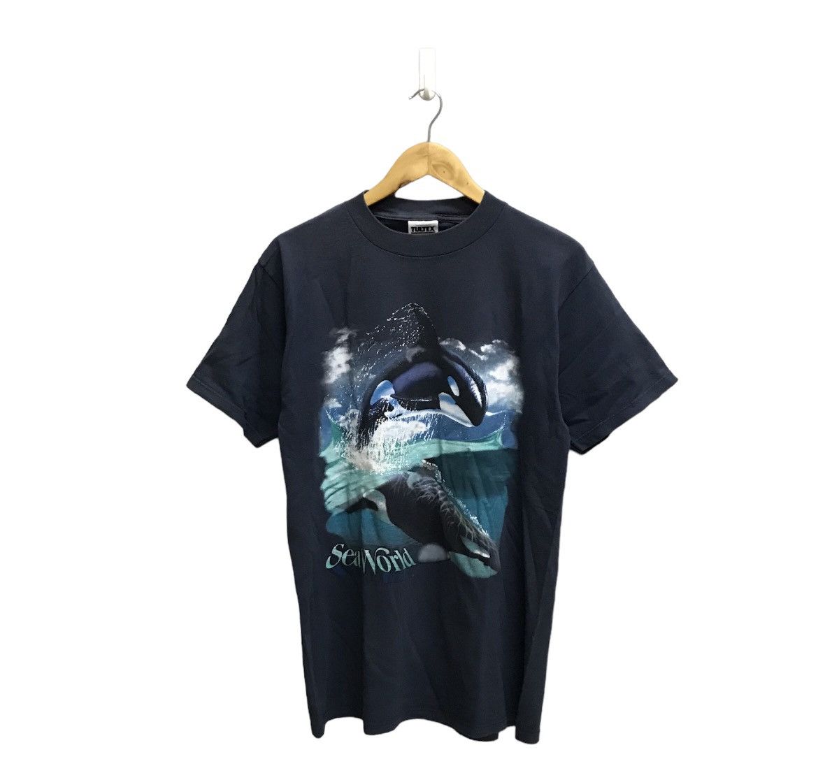 Vintage Vintage 90s Sea World Tultex Tshirt Size US M / EU 48-50 / 2 - 1 Thumbnail