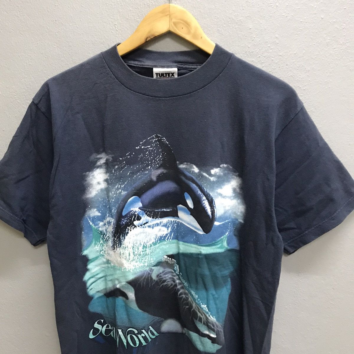 Vintage Vintage 90s Sea World Tultex Tshirt Size US M / EU 48-50 / 2 - 4 Thumbnail