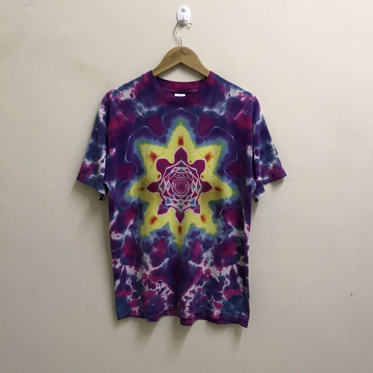 Fruit Of The Loom Rare🔥Vintage 90s tie dye Ron Star Mondala Tshirt Size US L / EU 52-54 / 3 - 6 Thumbnail