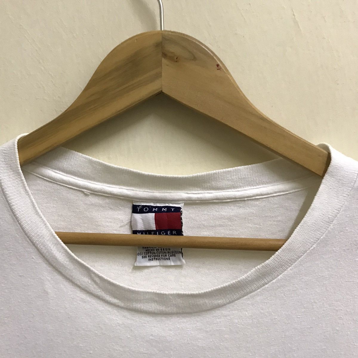 Tommy Hilfiger 🔥Vintage 90s Tommy Hilfiger Tshirt Size US XL / EU 56 / 4 - 5 Thumbnail