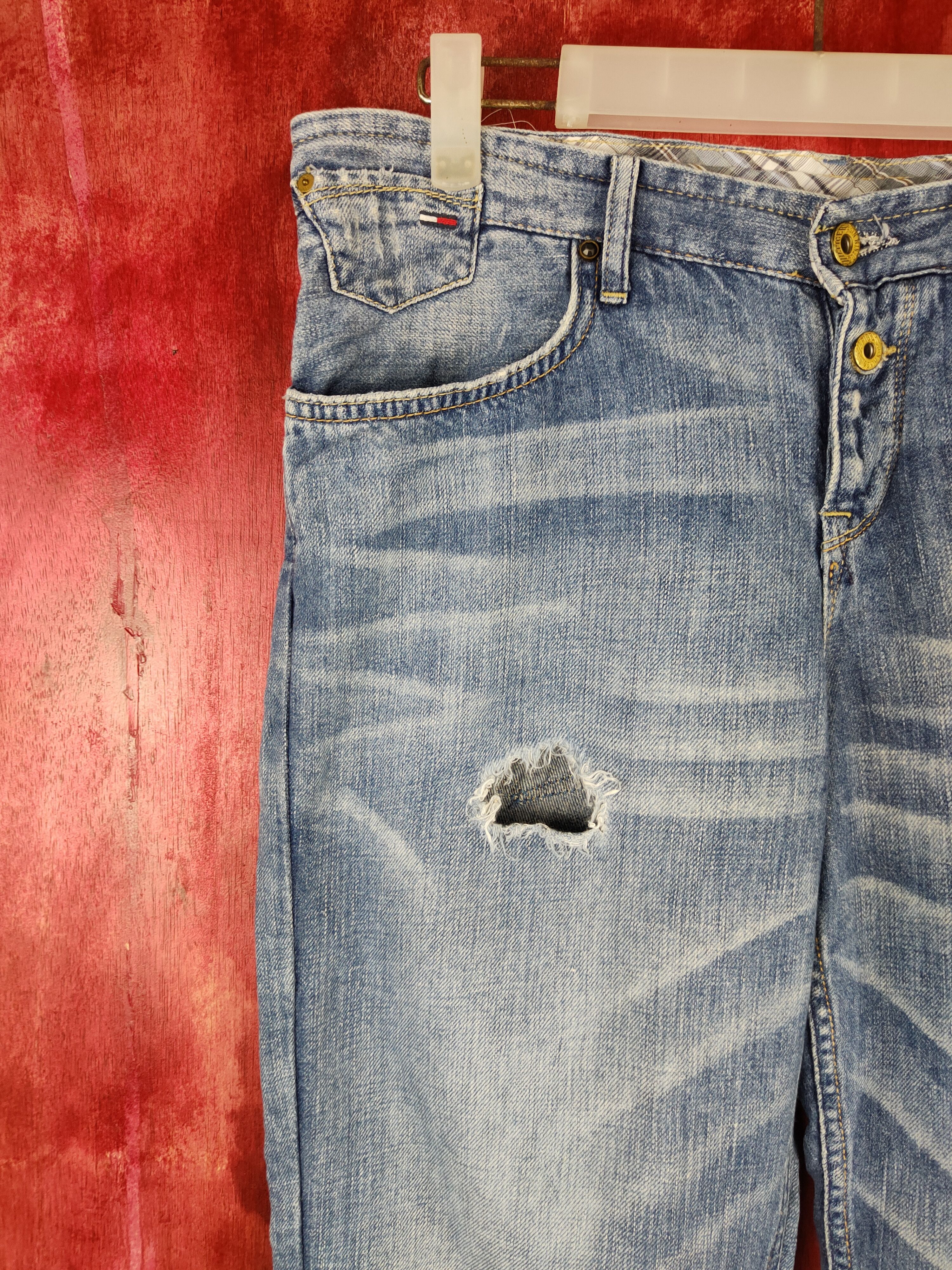 Japanese Brand DL Hilfiger Blue Ripped Distressed Soft Denim #5954 Size 28" / US 6 / IT 42 - 2 Thumbnail