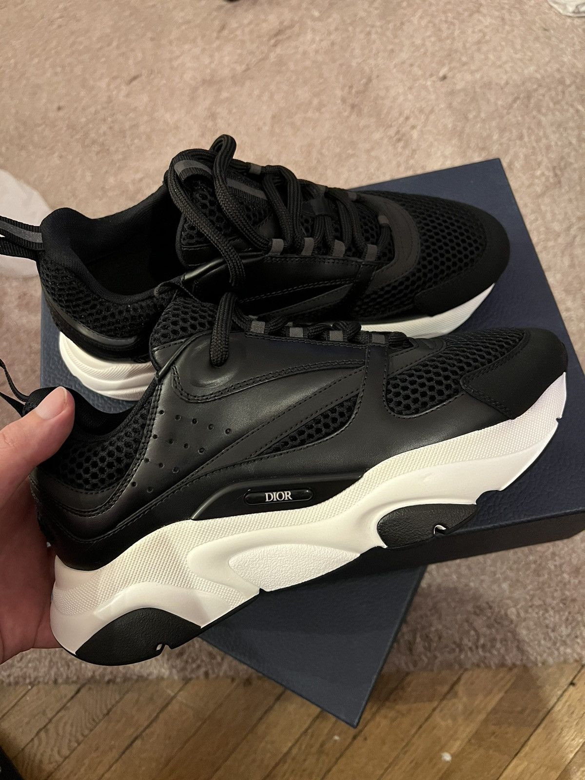 *DSWT*B22 Black/White lowtop size 40