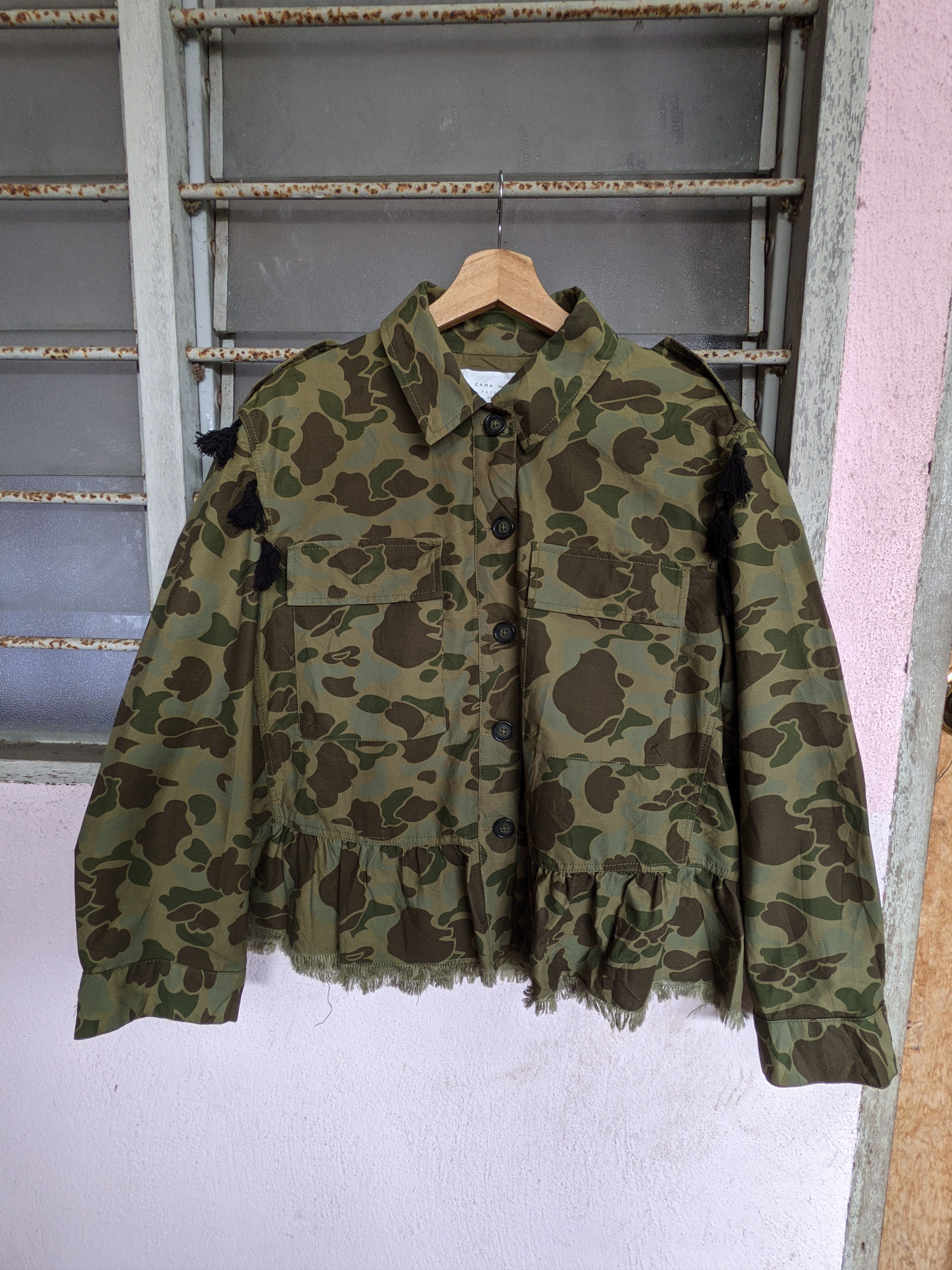 Zara ⚡️Steals⚡️ Zara Duck Camouflage Cropped Shirt Size L / US 10 / IT 46 - 5 Thumbnail