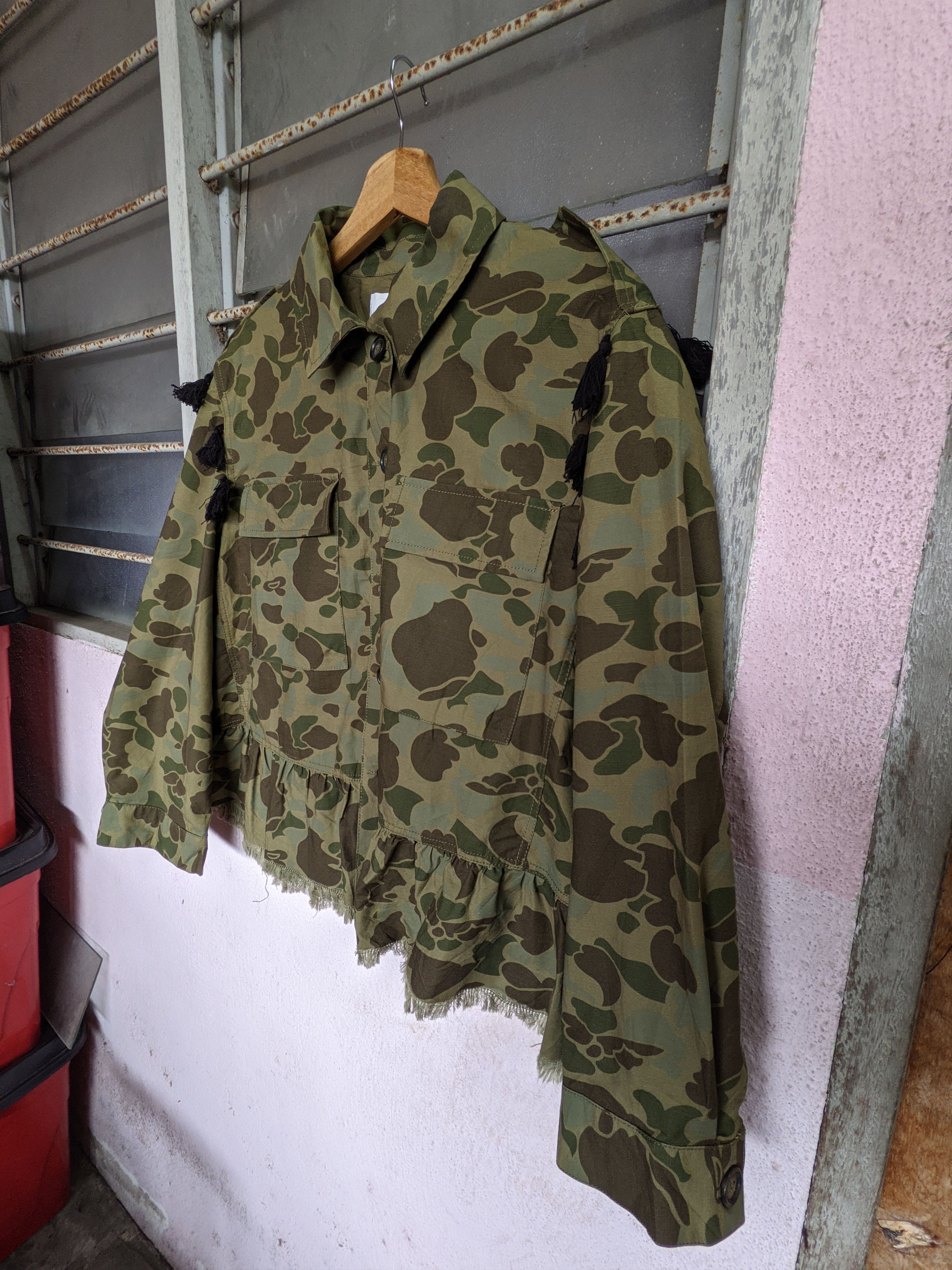 Zara ⚡️Steals⚡️ Zara Duck Camouflage Cropped Shirt Size L / US 10 / IT 46 - 4 Thumbnail