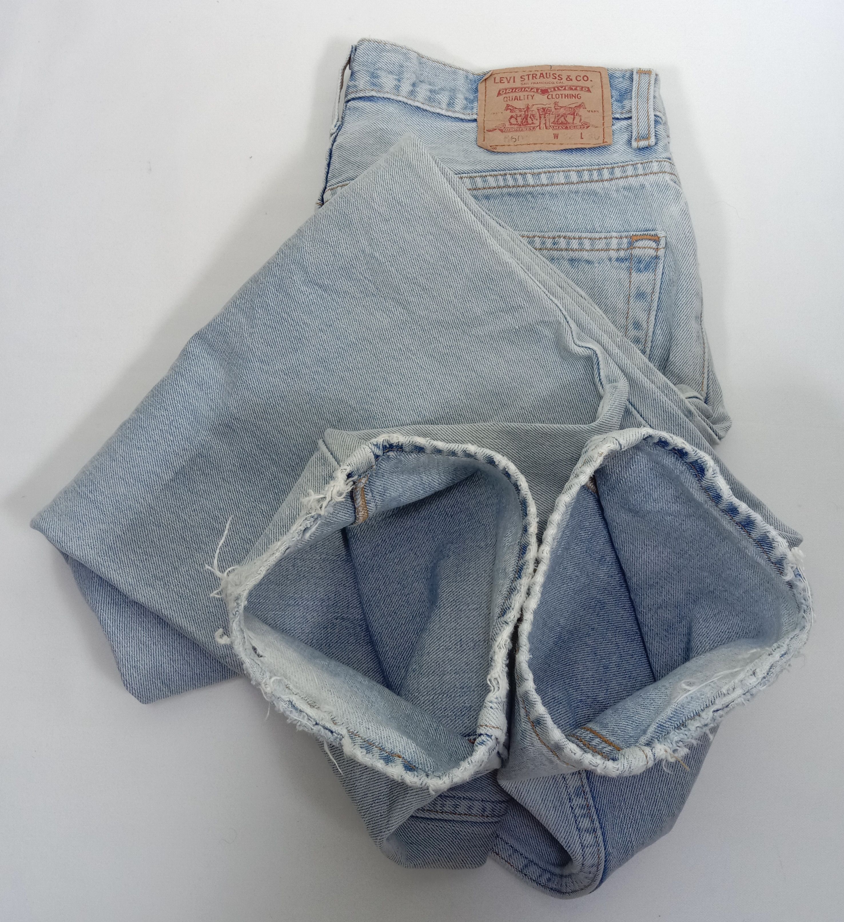 Levi's Vintage Levi's 560 Jeans Light Wash Distressed Denim Size US 32 / EU 48 - 15 Thumbnail