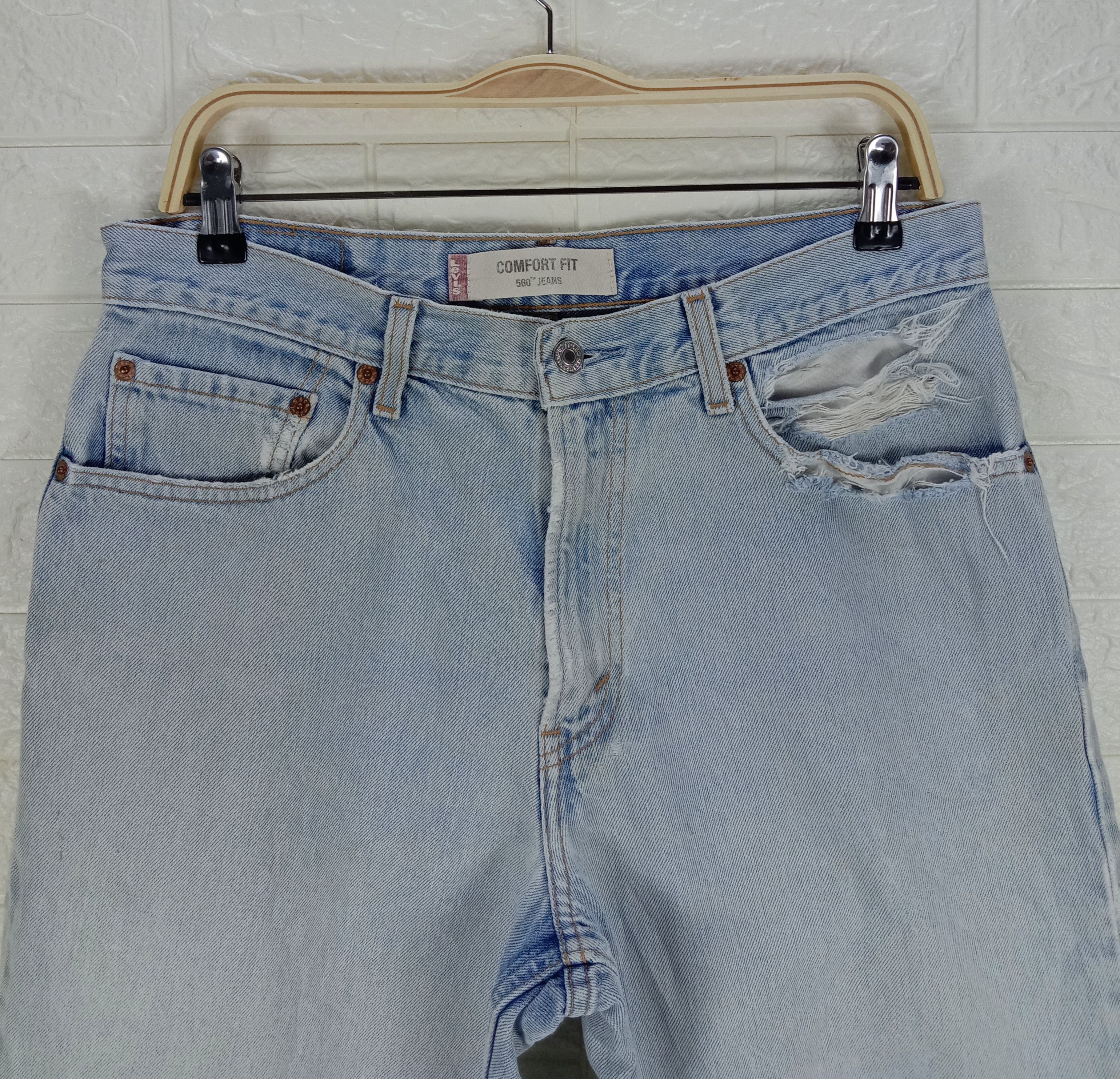 Levi's Vintage Levi's 560 Jeans Light Wash Distressed Denim Size US 32 / EU 48 - 2 Thumbnail