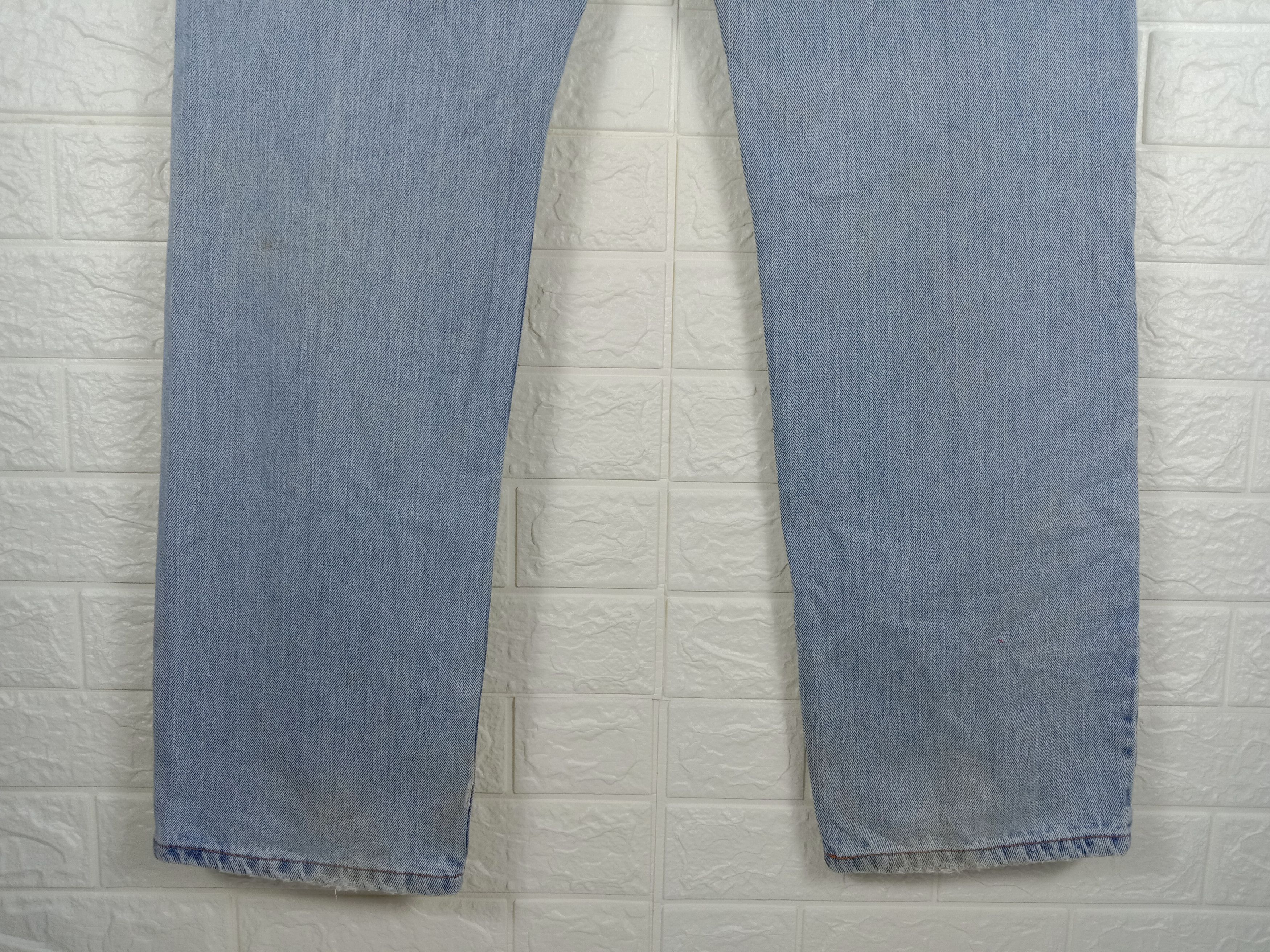 Levi's Vintage Levi's 505 Jeans Light Wash Regular Fit Denim Size US 36 / EU 52 - 8 Thumbnail