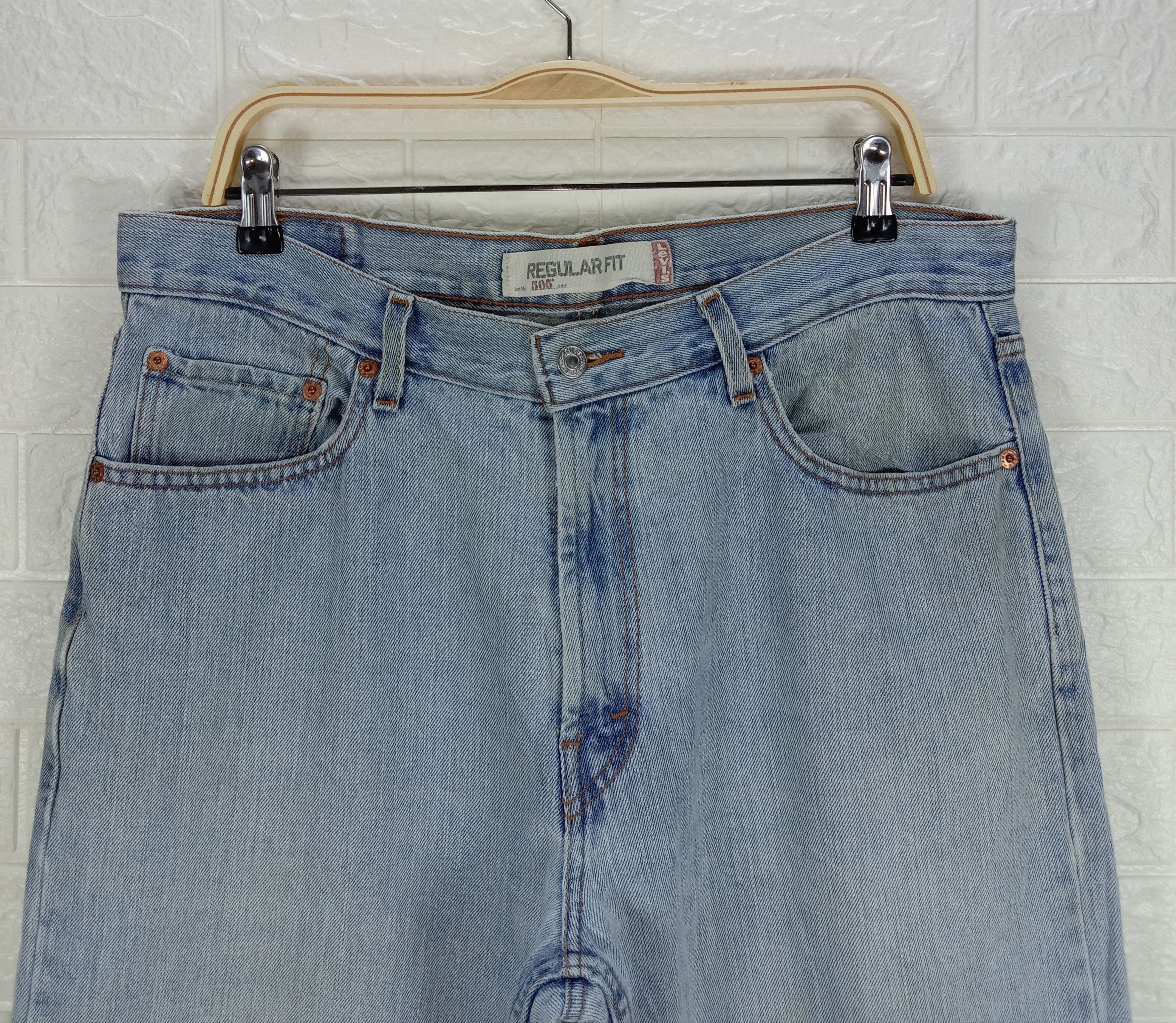 Levi's Vintage Levi's 505 Jeans Light Wash Regular Fit Denim Size US 36 / EU 52 - 2 Thumbnail