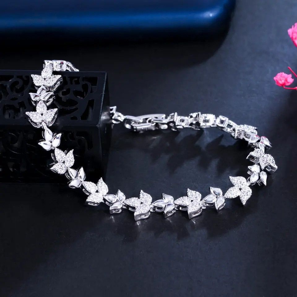 Jewelry × Vintage Elegant Micro Pave CZ White Leaf Bracelets Size ONE SIZE - 3 Thumbnail