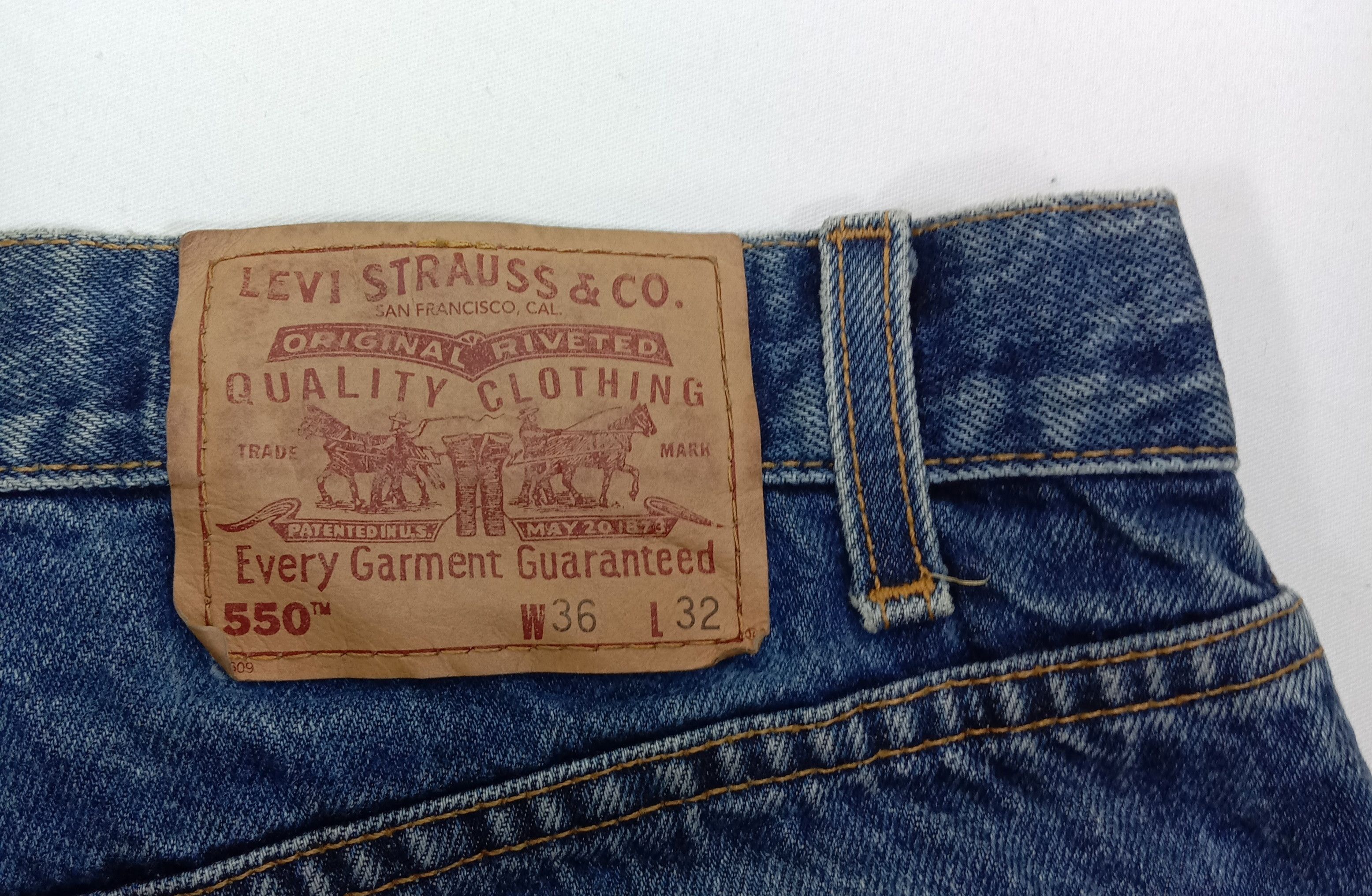 Levi's Vintage 90s Levi's 550 Jeans Relaxed Fit Denim Size US 35 - 15 Thumbnail