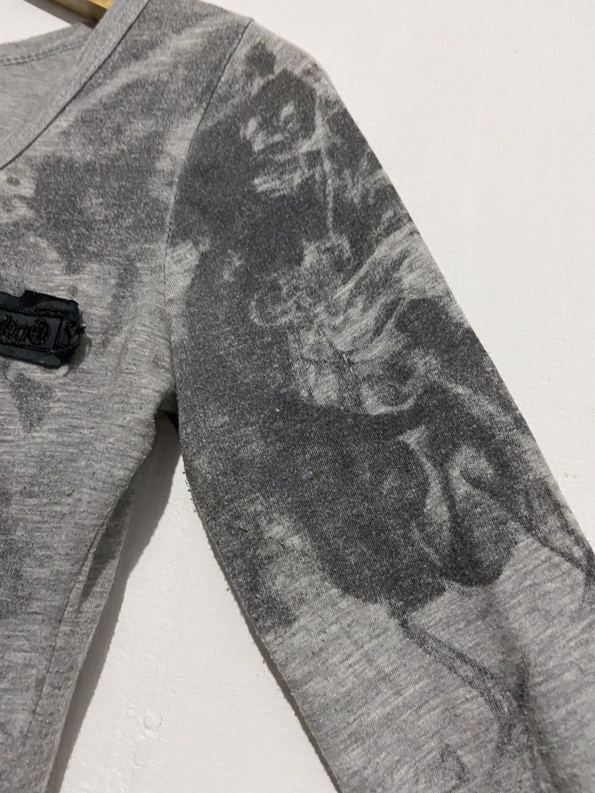 Le Grande Bleu (L.G.B.) Velvet 70’ Tattoos patch work Long sleeve tees Size US M / EU 48-50 / 2 - 4 Thumbnail