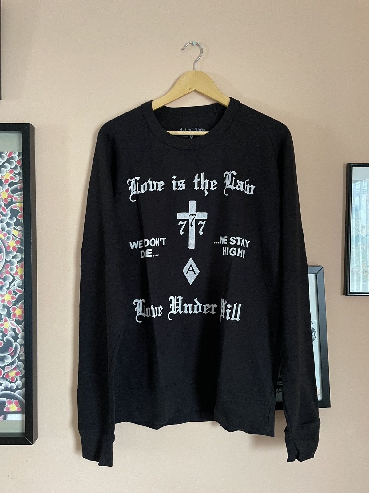 Actual Pain Love is the Law Thelema Crowley Actual Pain lightweight crew Size US L / EU 52-54 / 3 - 1 Thumbnail