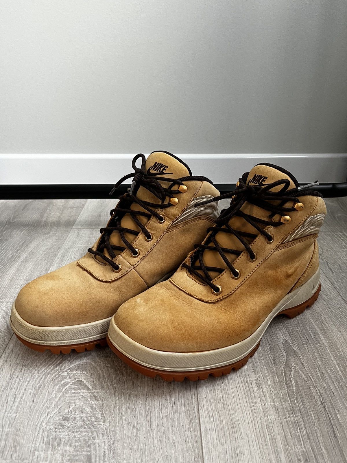 acg boots size 5