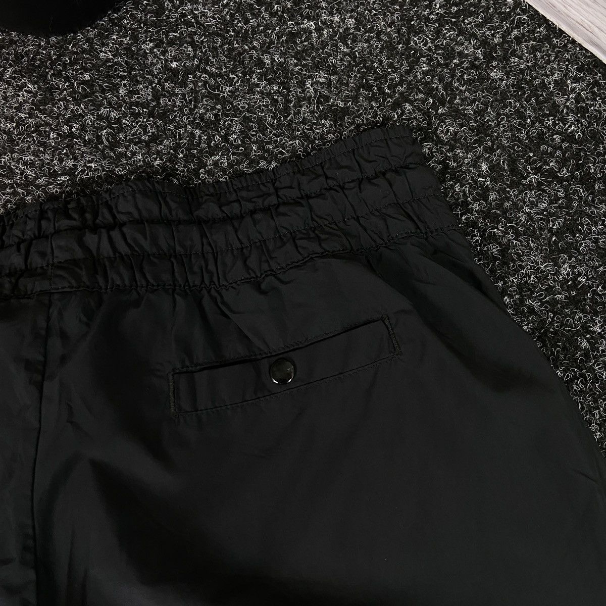 Nike VINTAGE Y2K NIKE MINI LOGO NYLON WOMENS TRACK PANTS Size 30" / US 8 / IT 44 - 7 Thumbnail