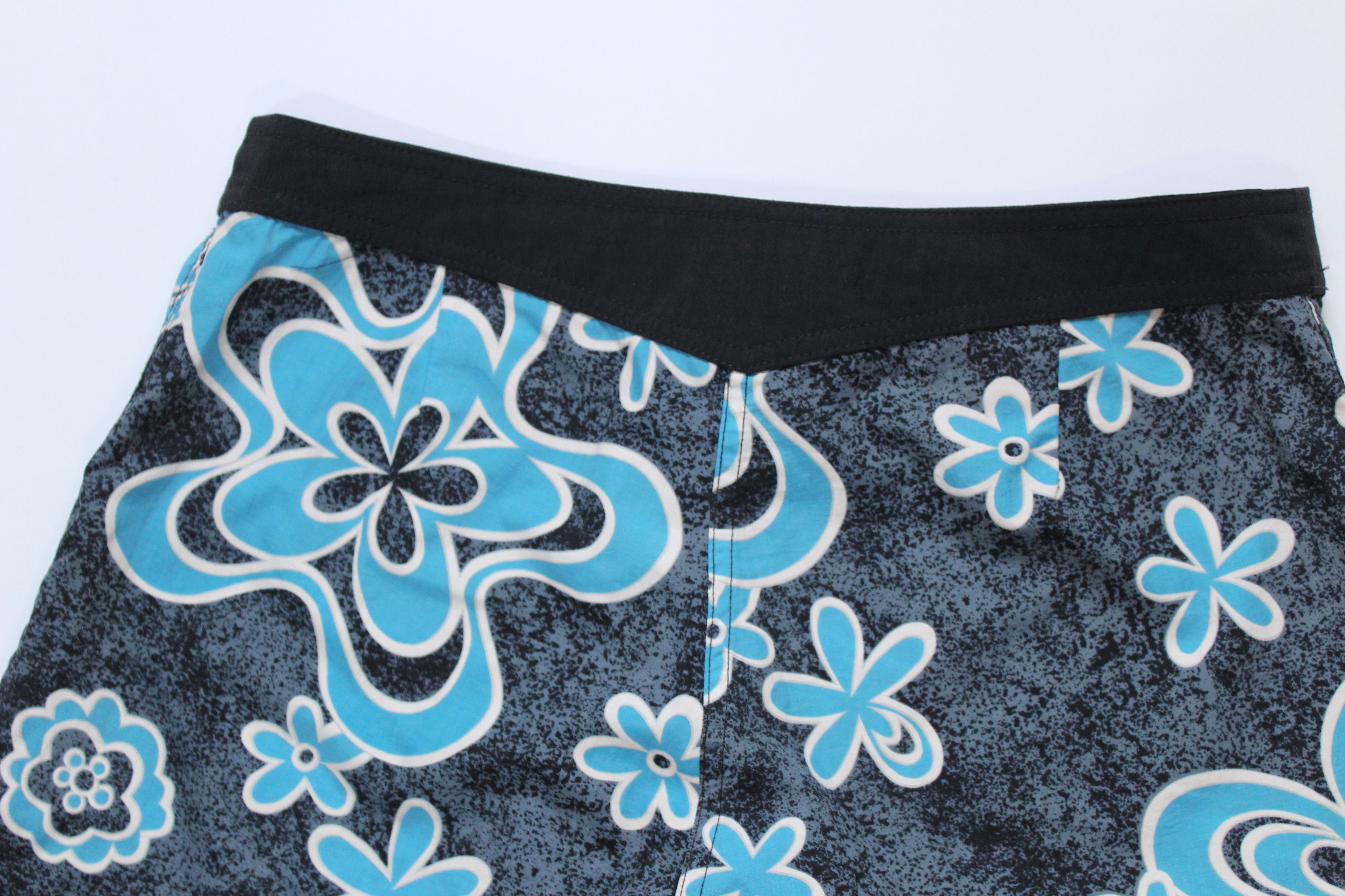 Other Local Motion Hawaii Surfing Shorts Made In USA Hype Rare Size US 31 - 6 Thumbnail